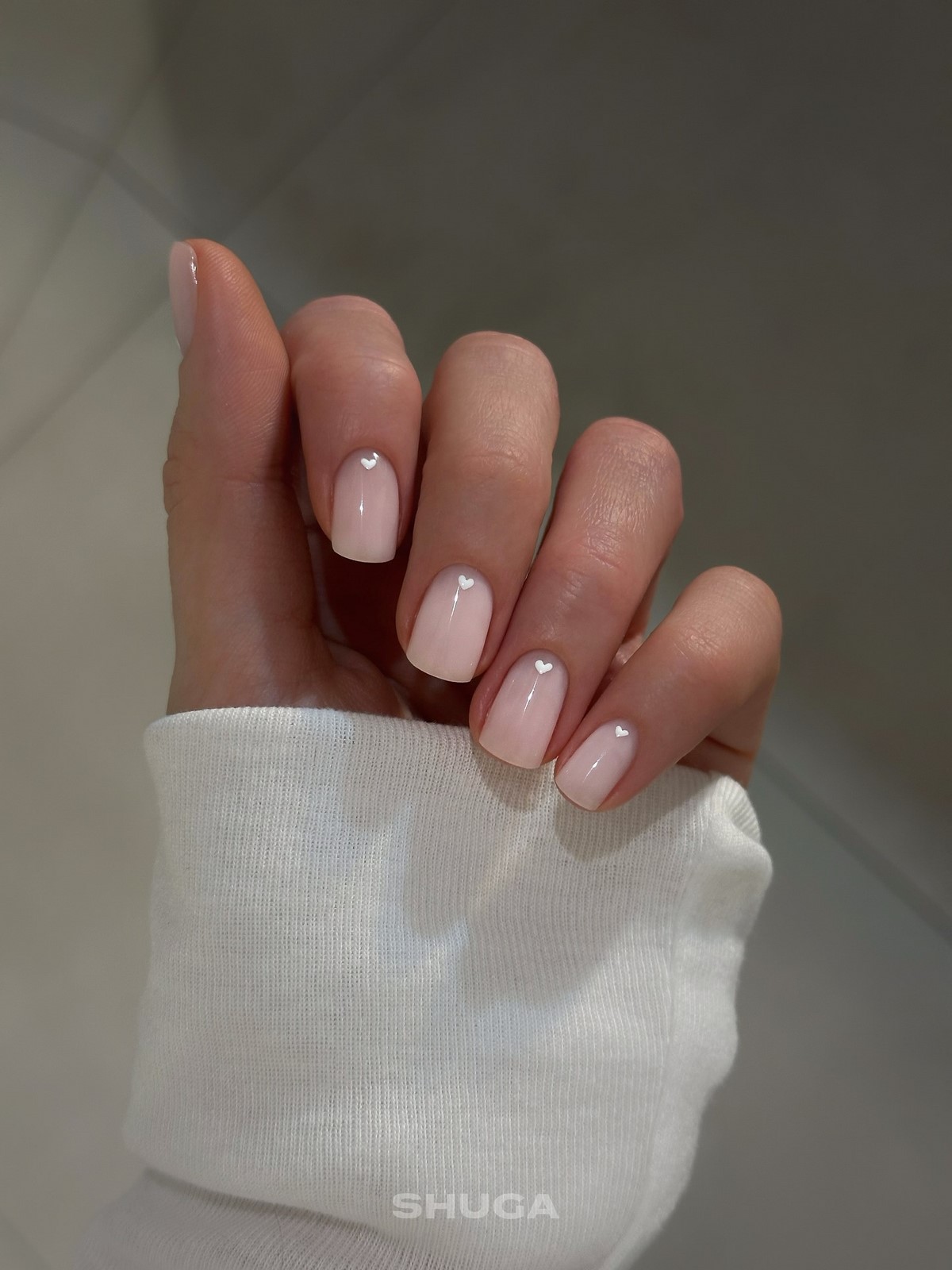 Маникюр в нежных тонах: оттенки, которые освежают руки