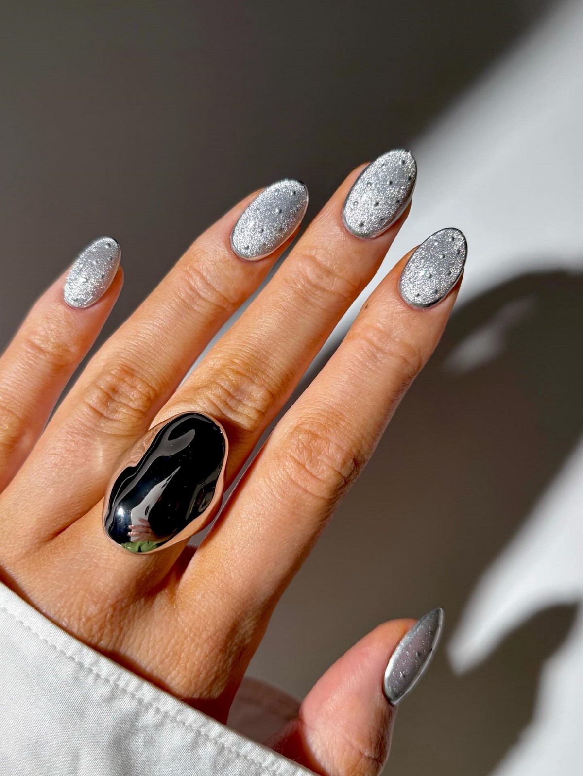 Маникюр в нежных тонах: оттенки, которые освежают руки