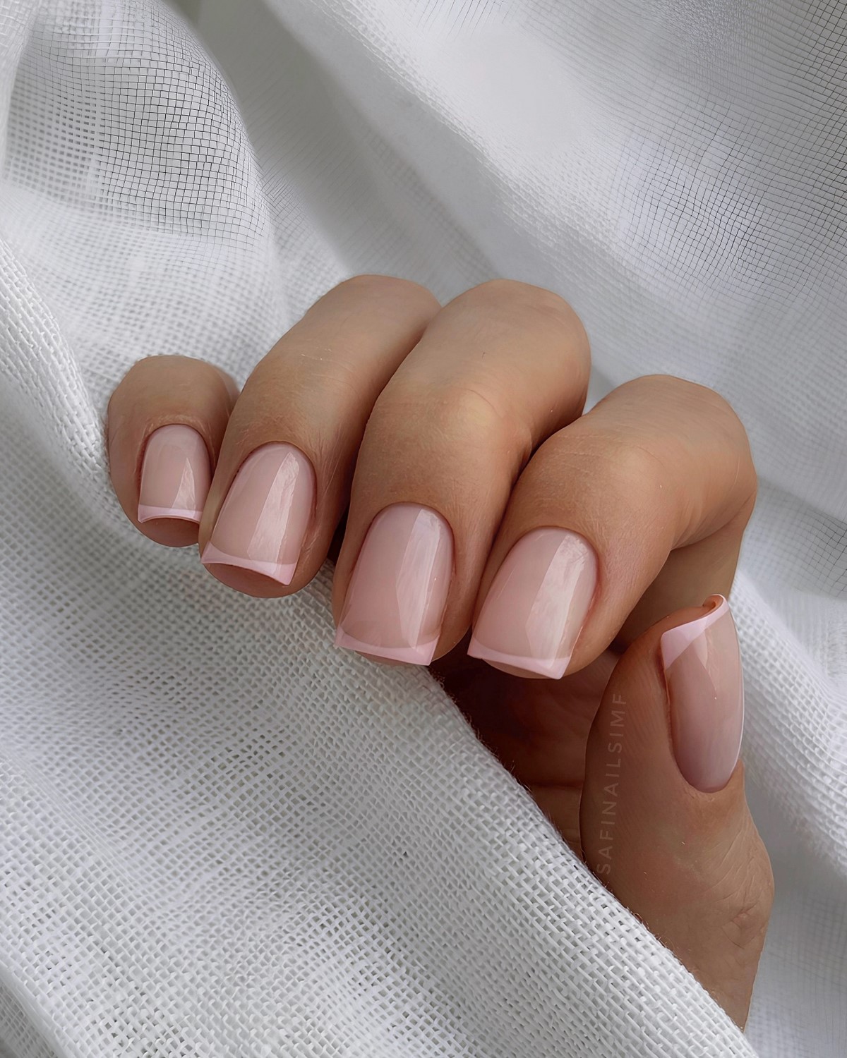 Нежный френч на короткие ногти: минимализм, который выглядит дорого