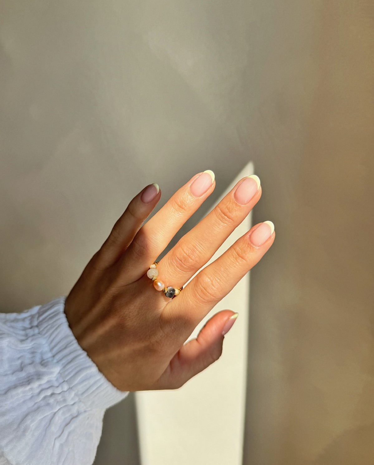 Нежный френч на короткие ногти: минимализм, который выглядит дорого