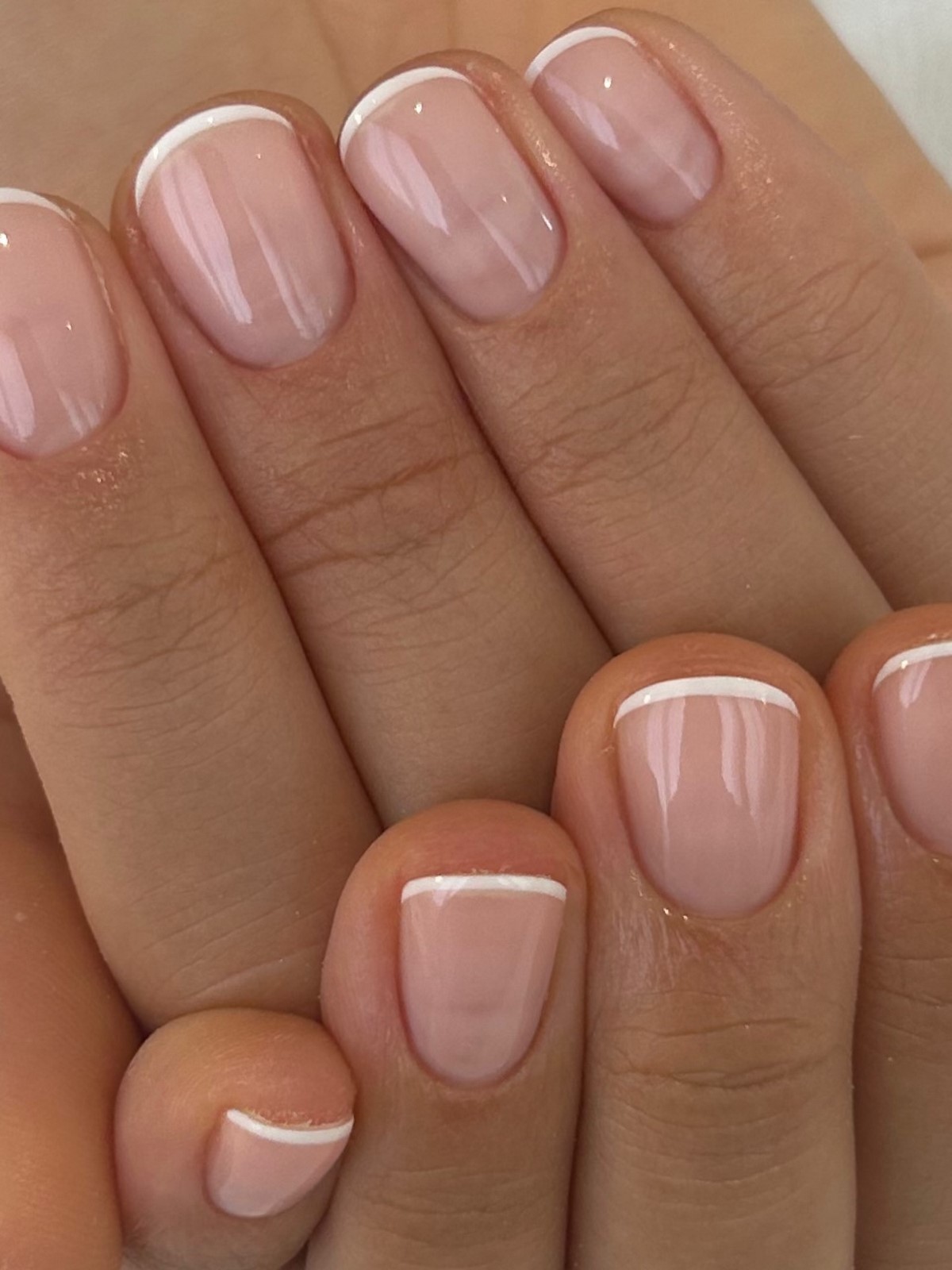 Нежный френч на короткие ногти: минимализм, который выглядит дорого