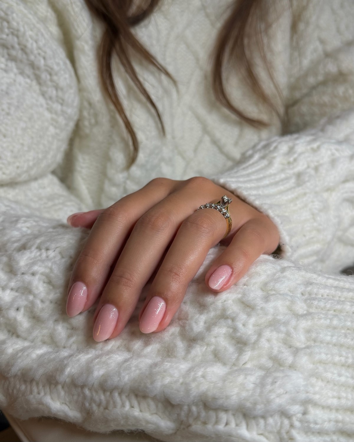 Нежный маникюр без дизайна: оттенки, которые выглядят аккуратно и стильно