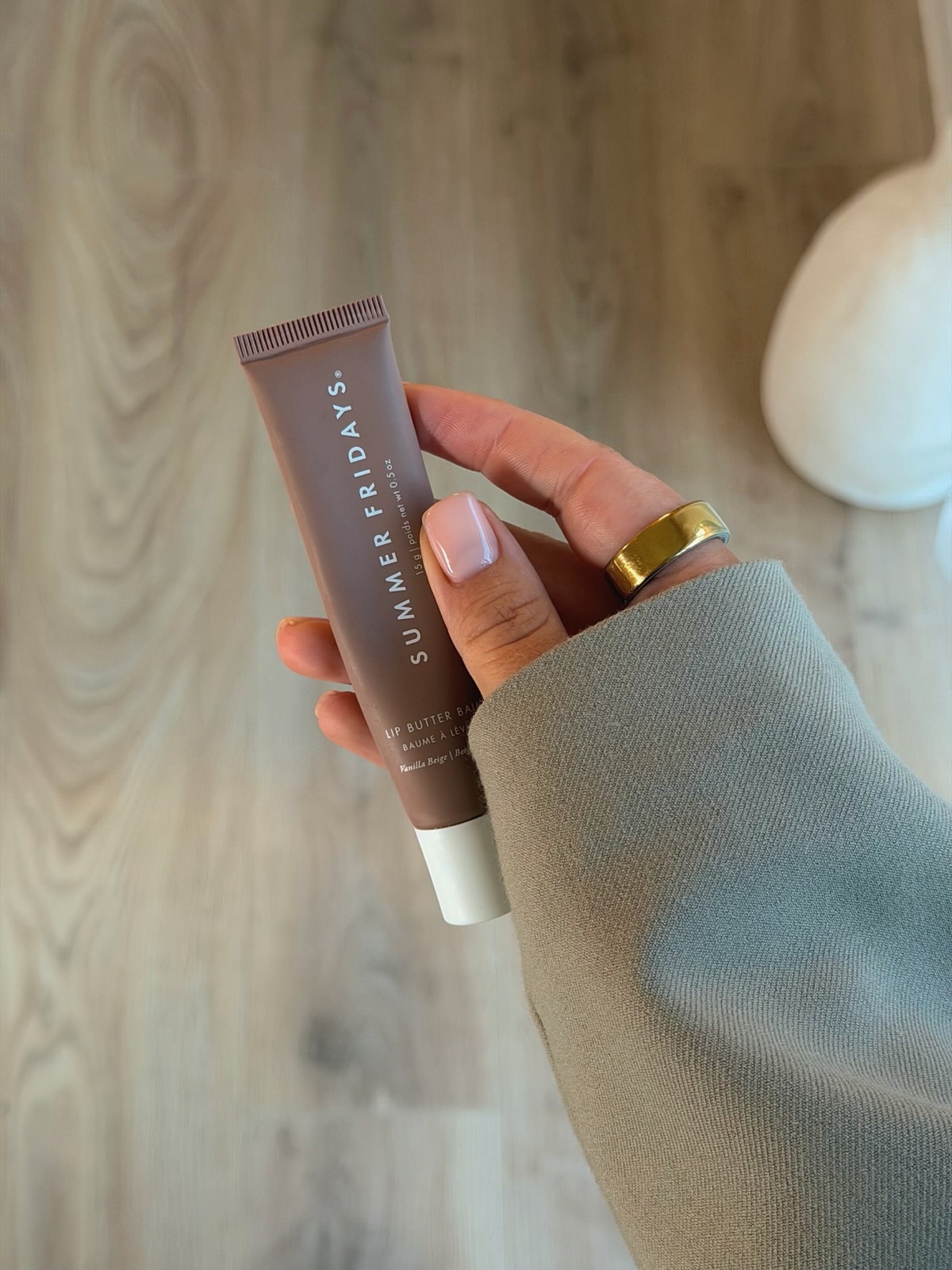 Нежный маникюр без дизайна: оттенки, которые выглядят аккуратно и стильно