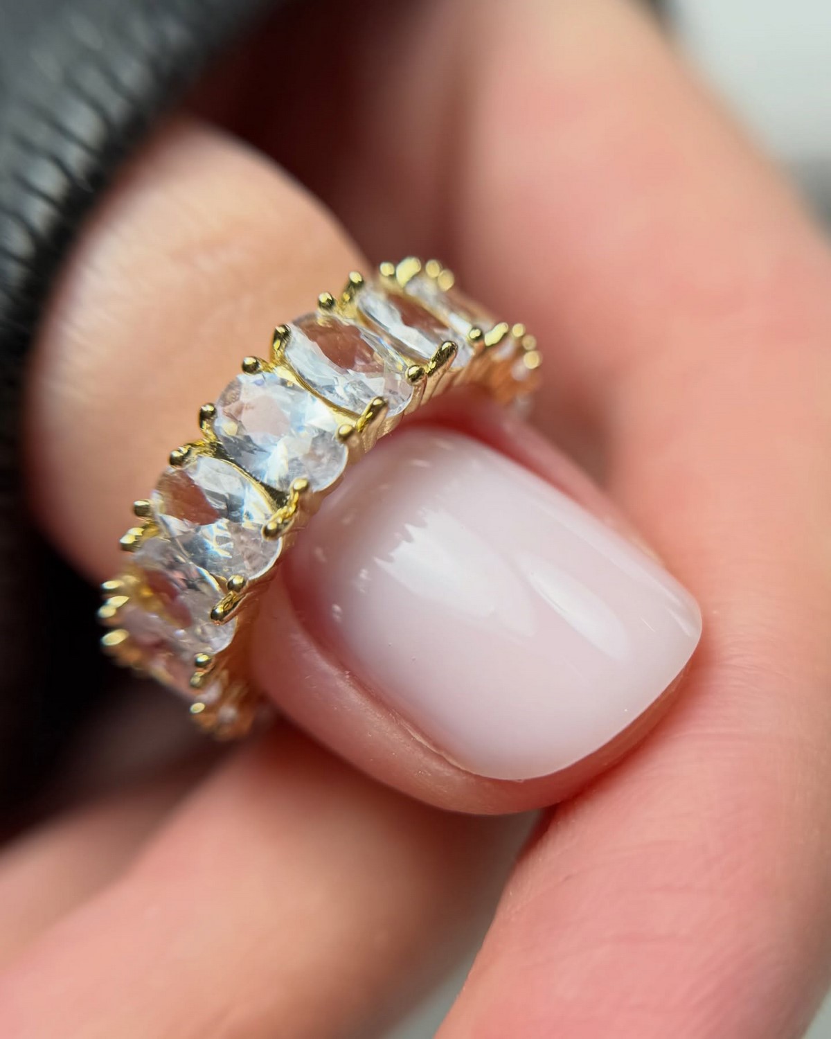 Нежный маникюр без дизайна: оттенки, которые выглядят аккуратно и стильно