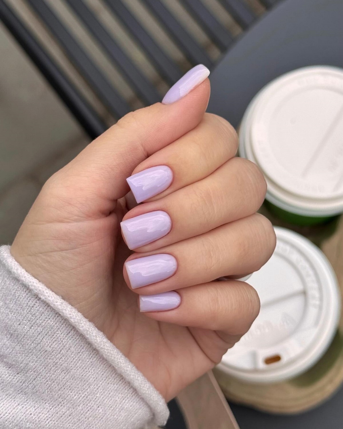 Нежный маникюр без дизайна: оттенки, которые выглядят аккуратно и стильно