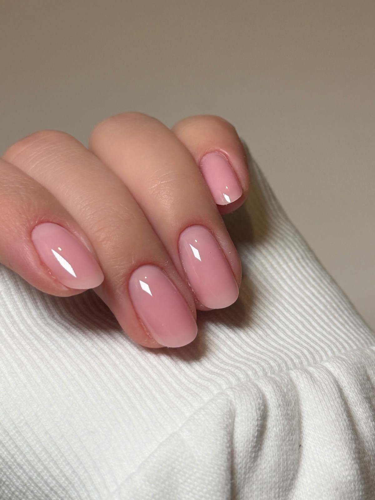 Пастельный маникюр весна 2026: идеи, которые влюбляют с первого взгляда