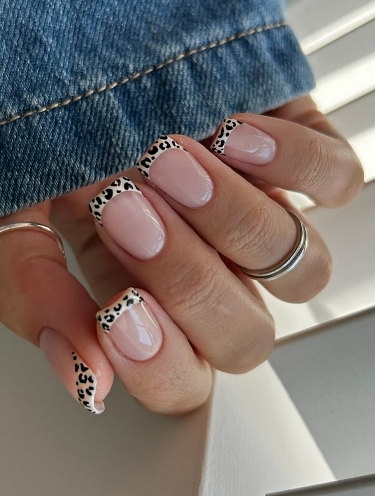 Почему полупрозрачный маникюр весной выглядит дороже