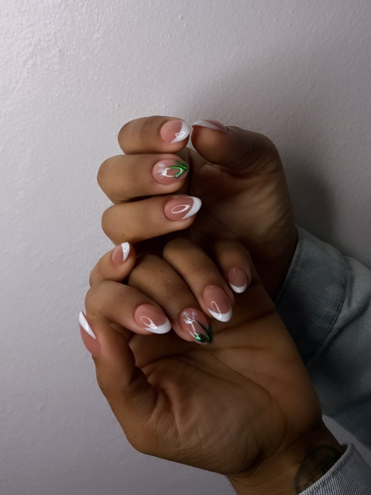 Весенний френч на апрель 2026: свежие формы вместо классики