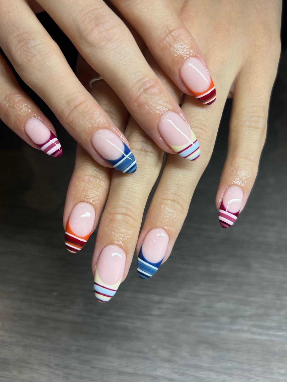 Весенний френч на апрель 2026: свежие формы вместо классики