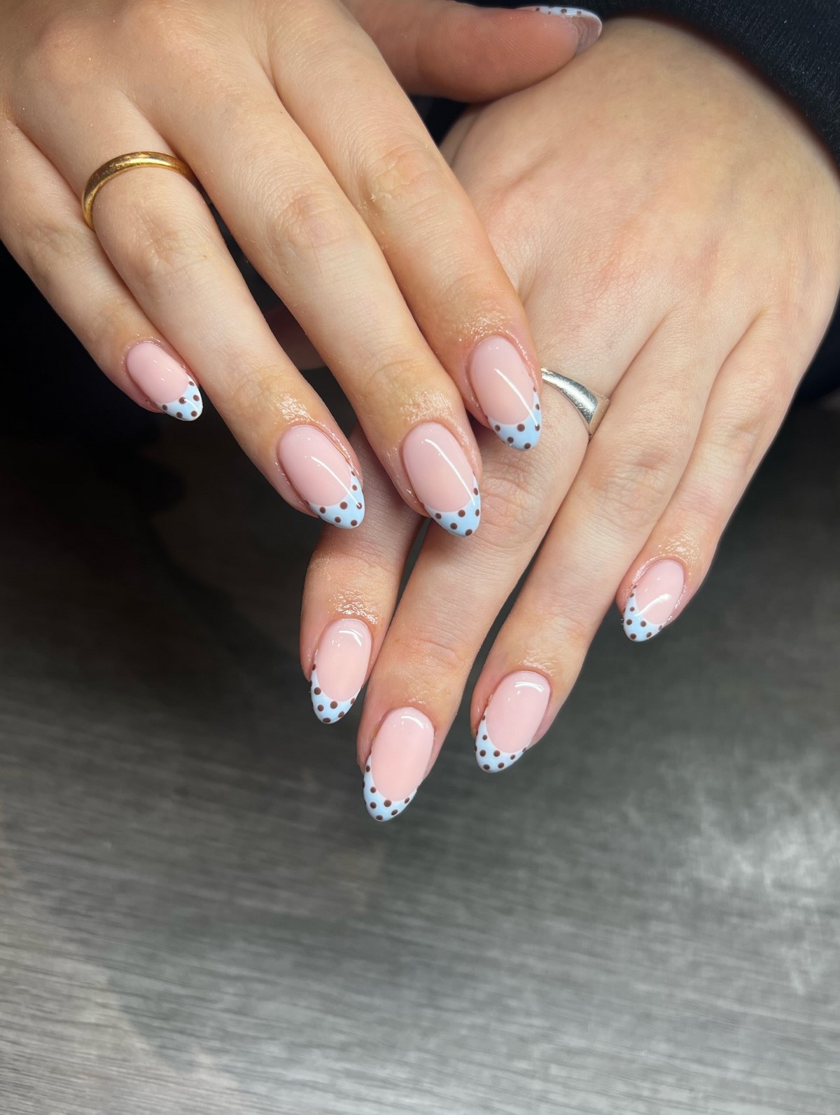 Весенний френч на апрель 2026: свежие формы вместо классики