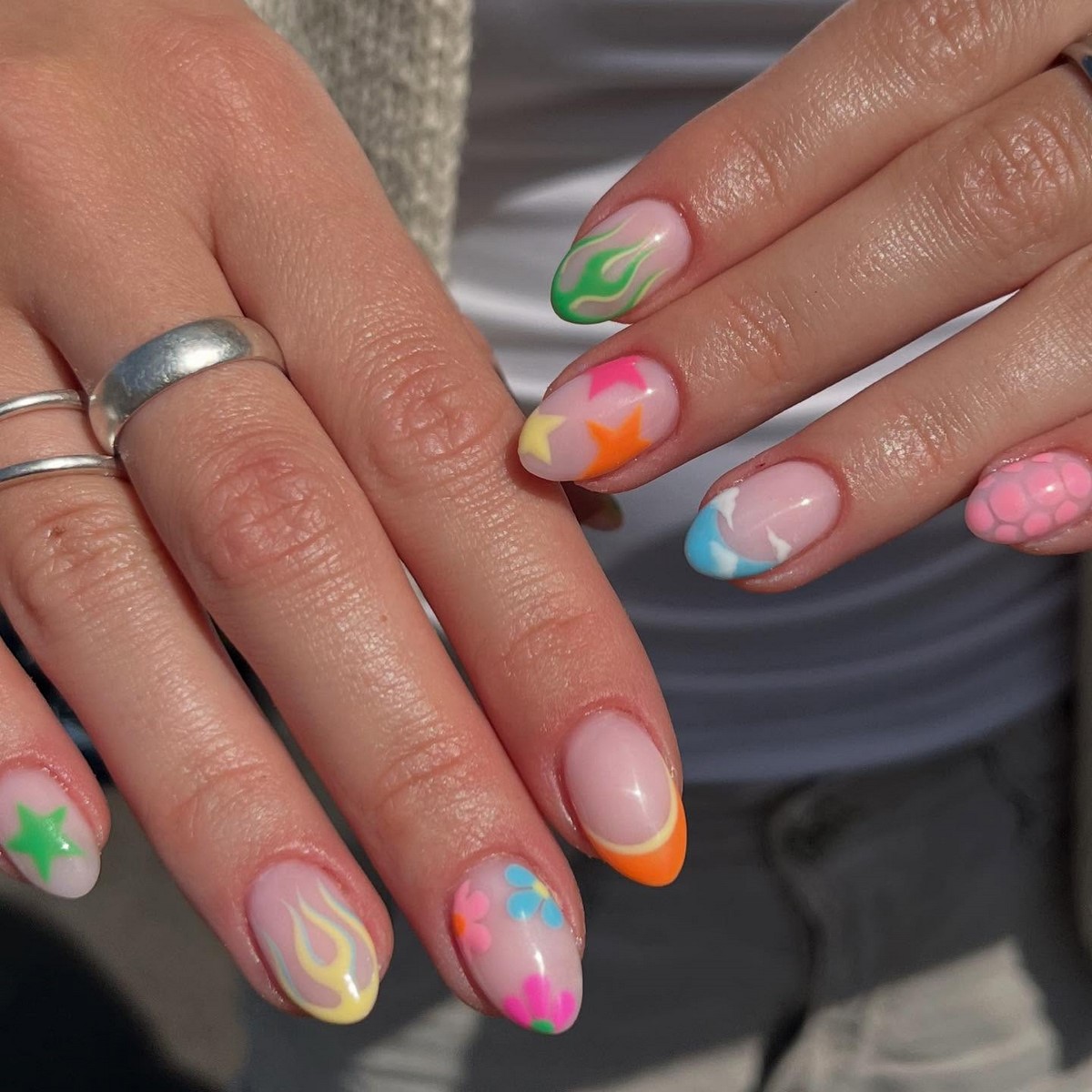 Весенний френч на апрель 2026: свежие формы вместо классики