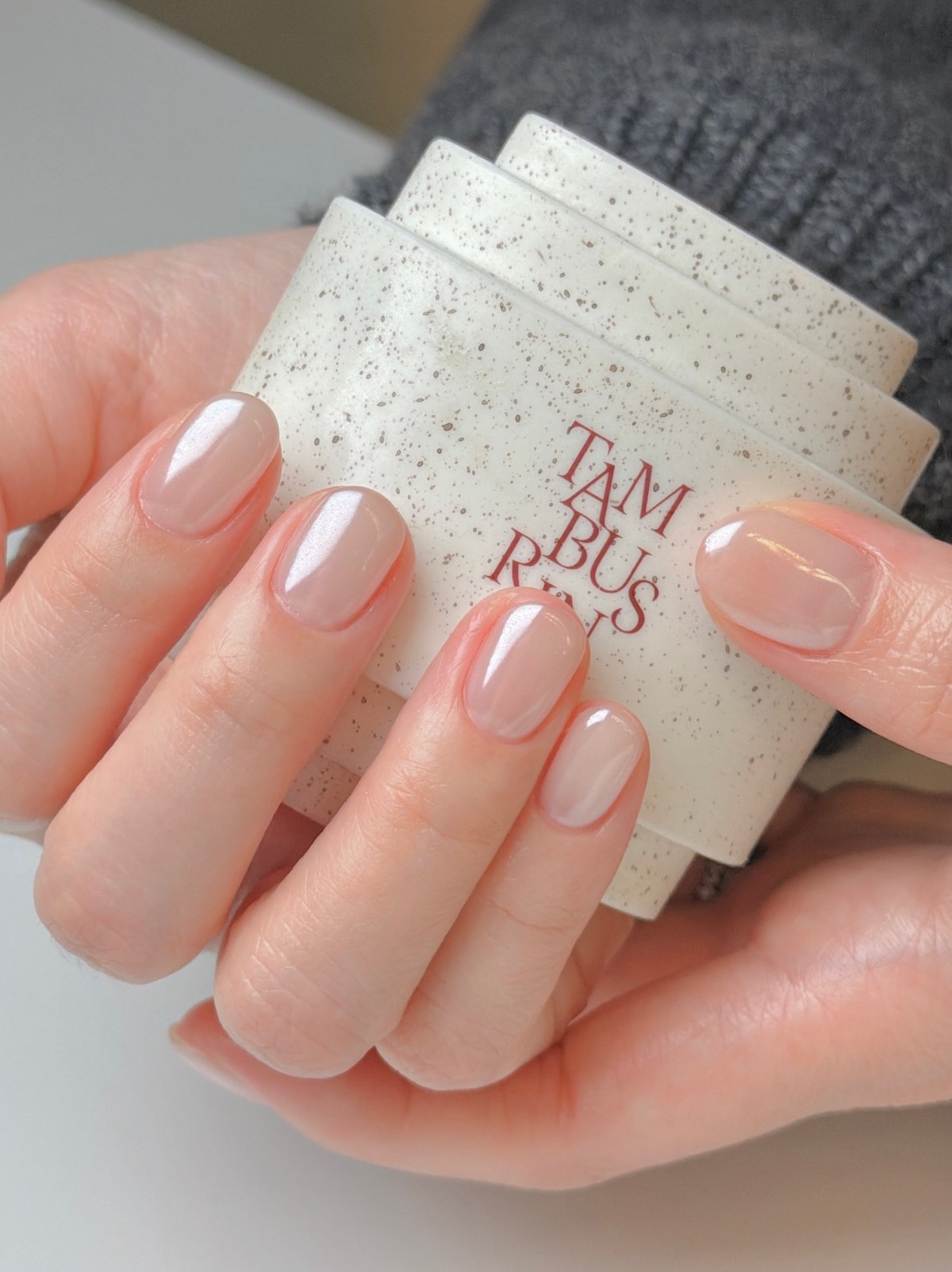 Забудьте про зайчиков на Пасху 2026: какой маникюр выбирают сейчас