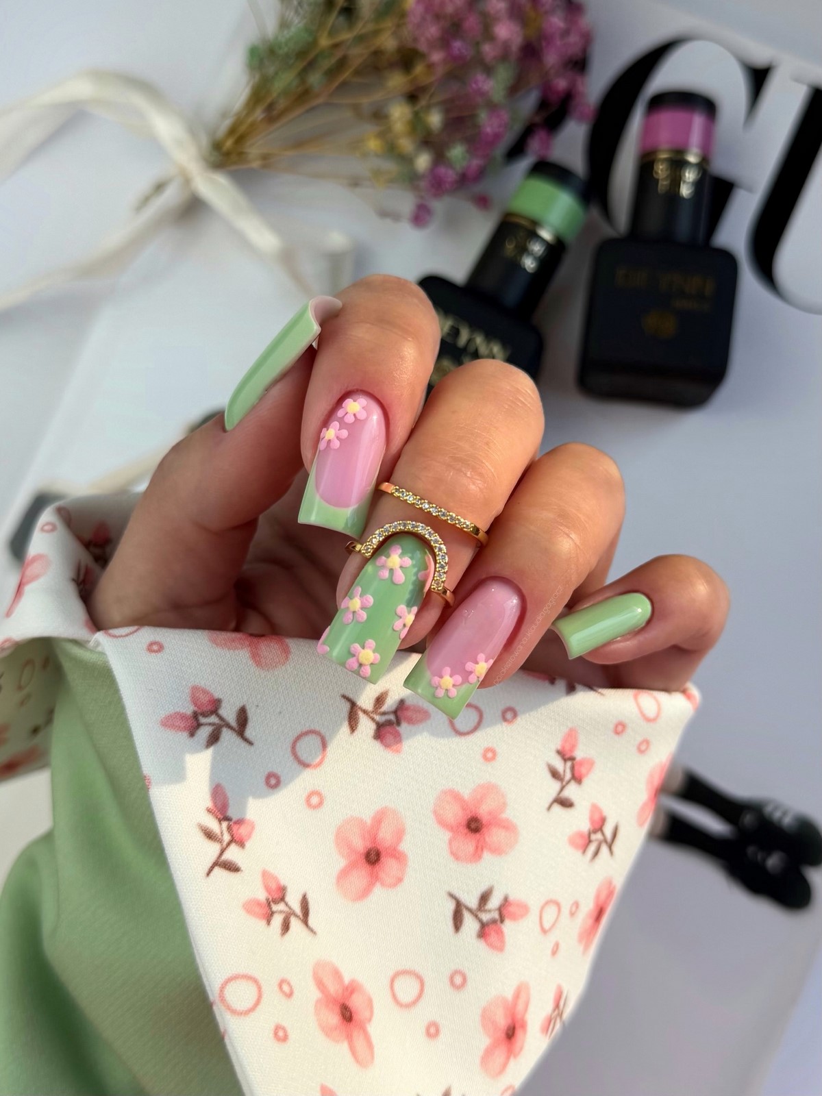 Забудьте про зайчиков на Пасху 2026: какой маникюр выбирают сейчас