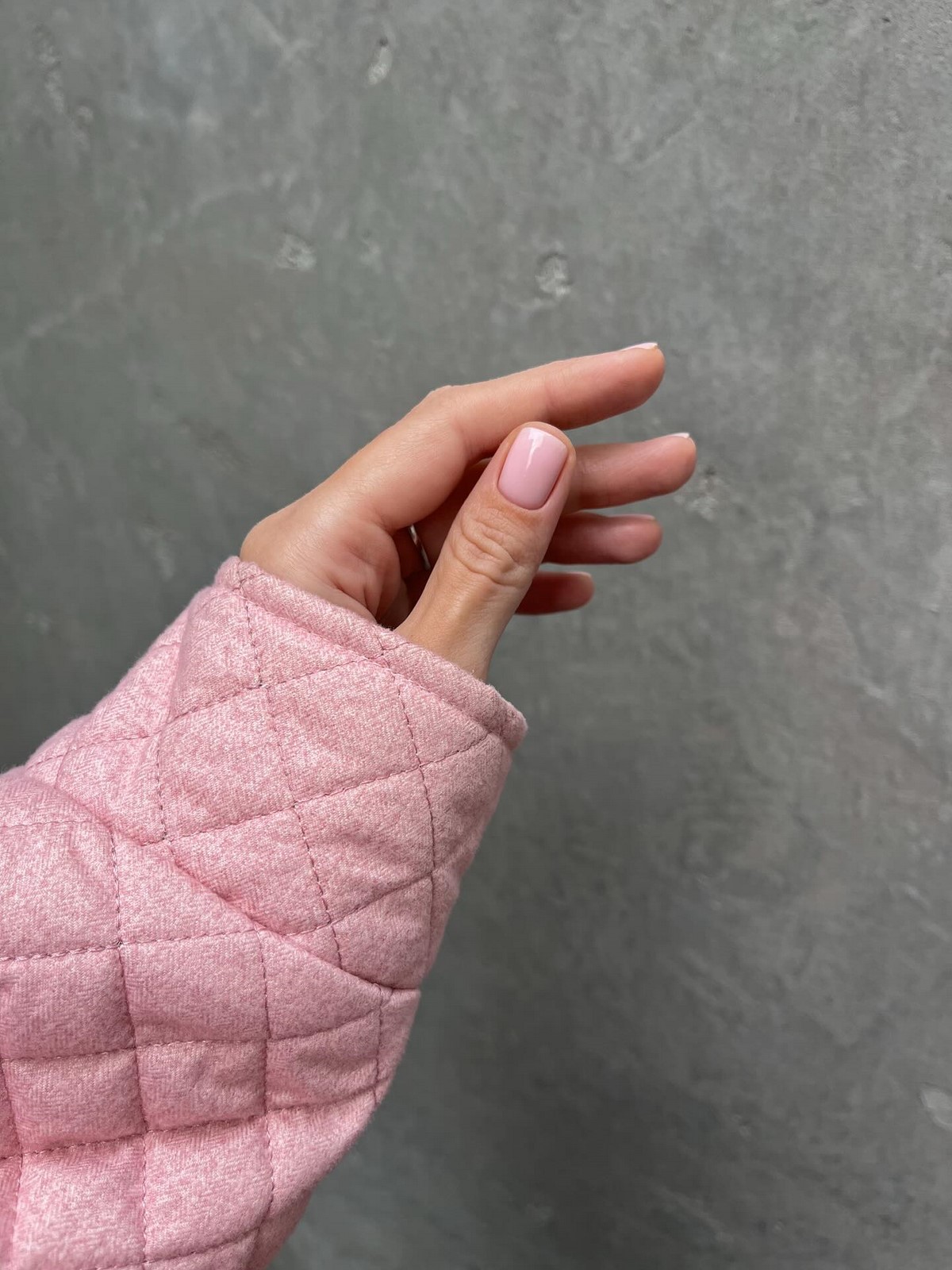 Забудьте про зайчиков на Пасху 2026: какой маникюр выбирают сейчас