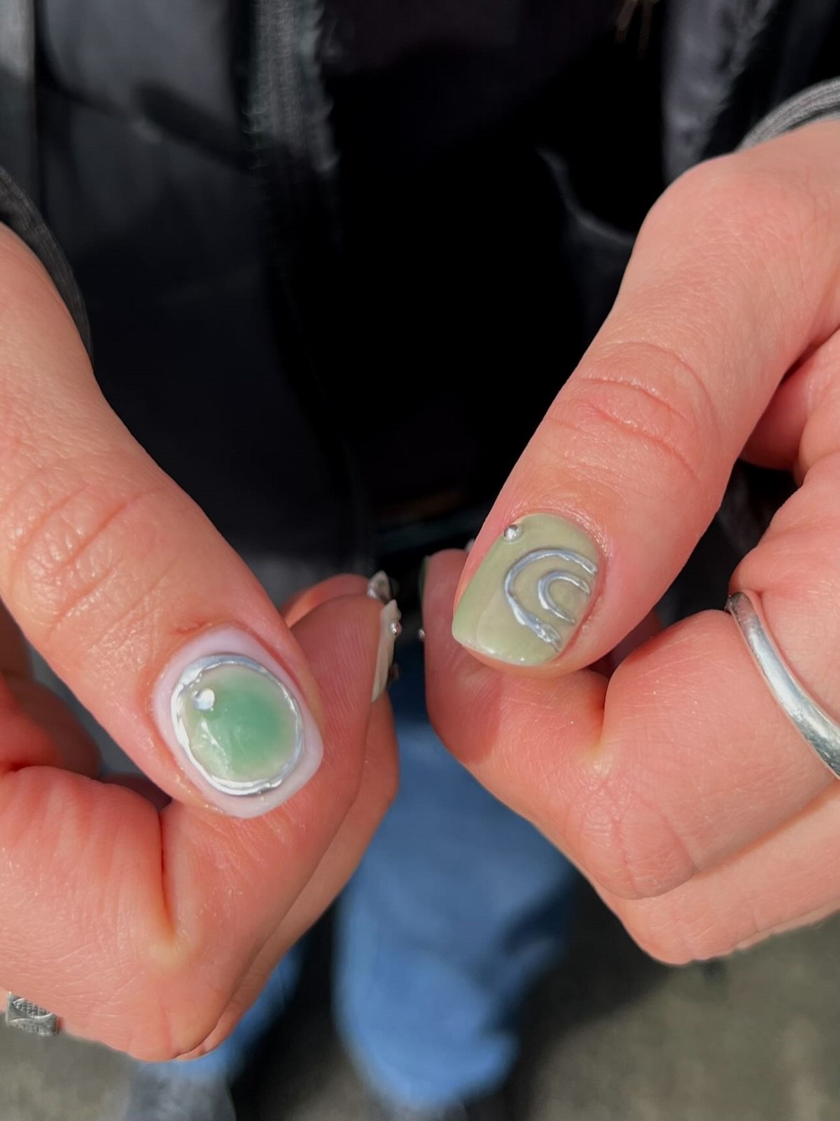 Зеленый маникюр апреля 2026: оттенки, которые захватили тренды