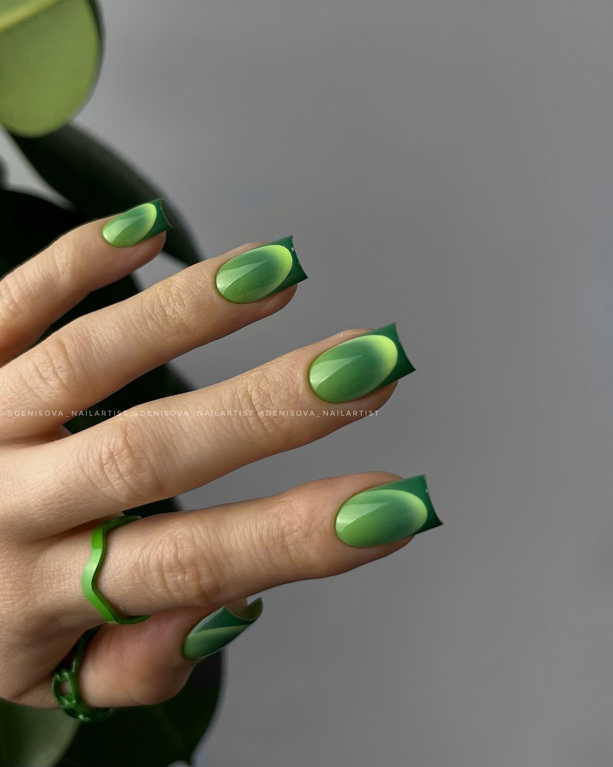 Зеленый маникюр апреля 2026: оттенки, которые захватили тренды
