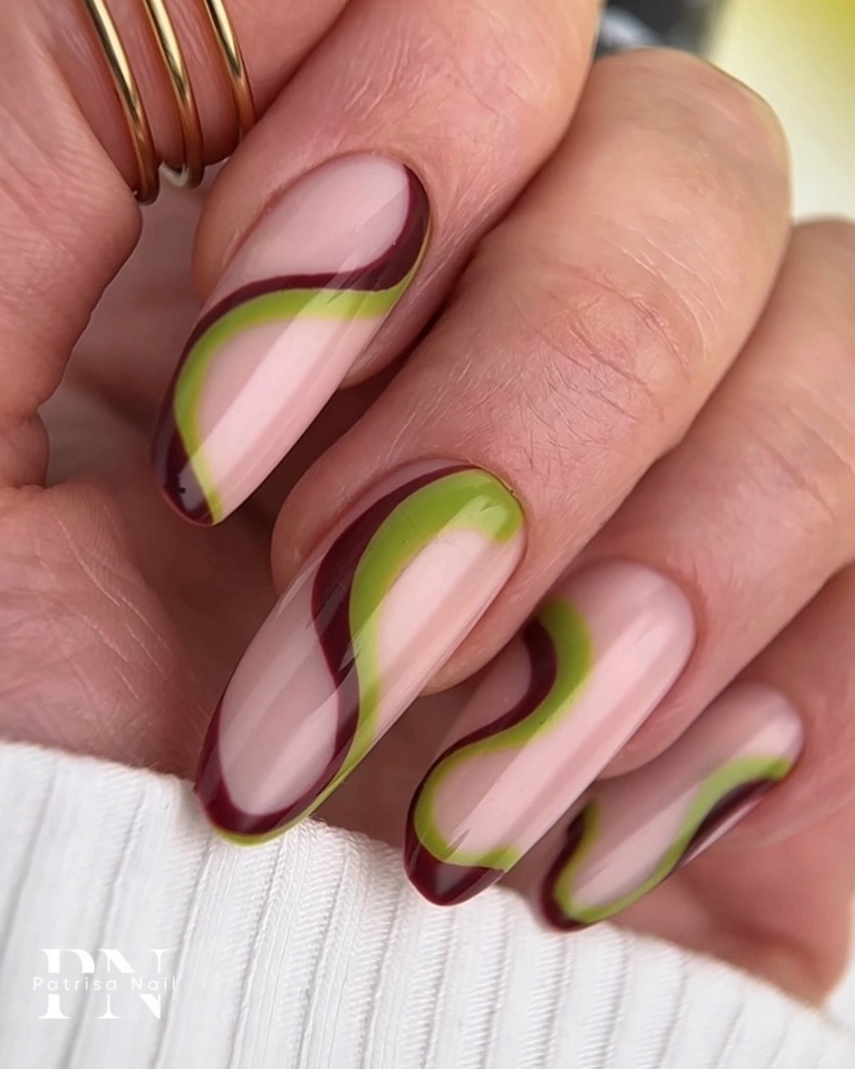 Зеленый маникюр апреля 2026: оттенки, которые захватили тренды