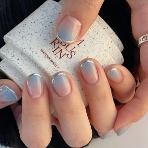 Серо-голубой оттенок на ногтях: мягкий холодный цвет