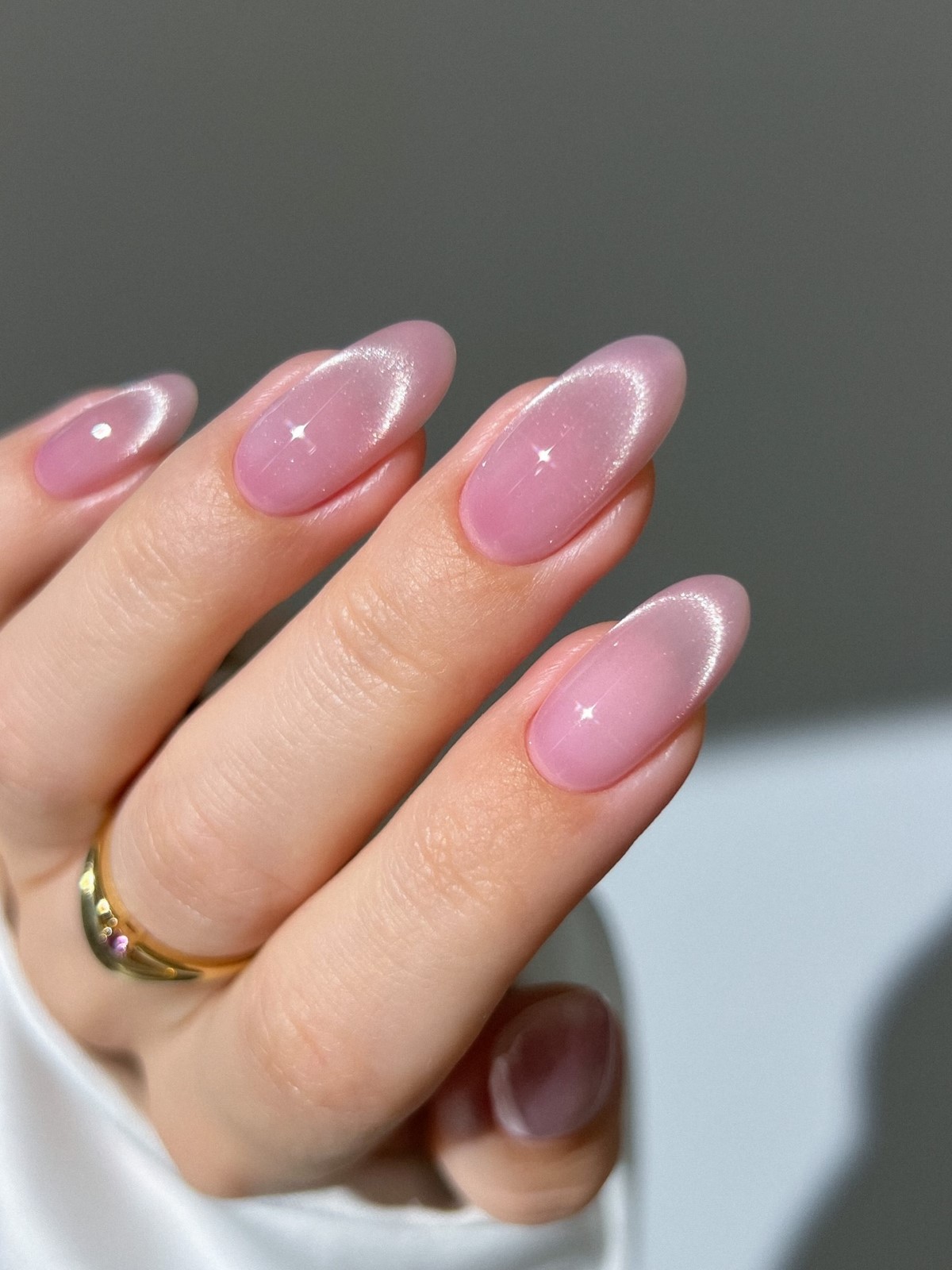 Бархатный маникюр 2026: перелив на ногтях без резкого контраста