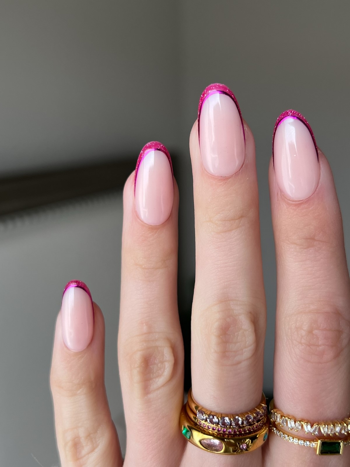 Френч апреля 2026: новый вид классического маникюра