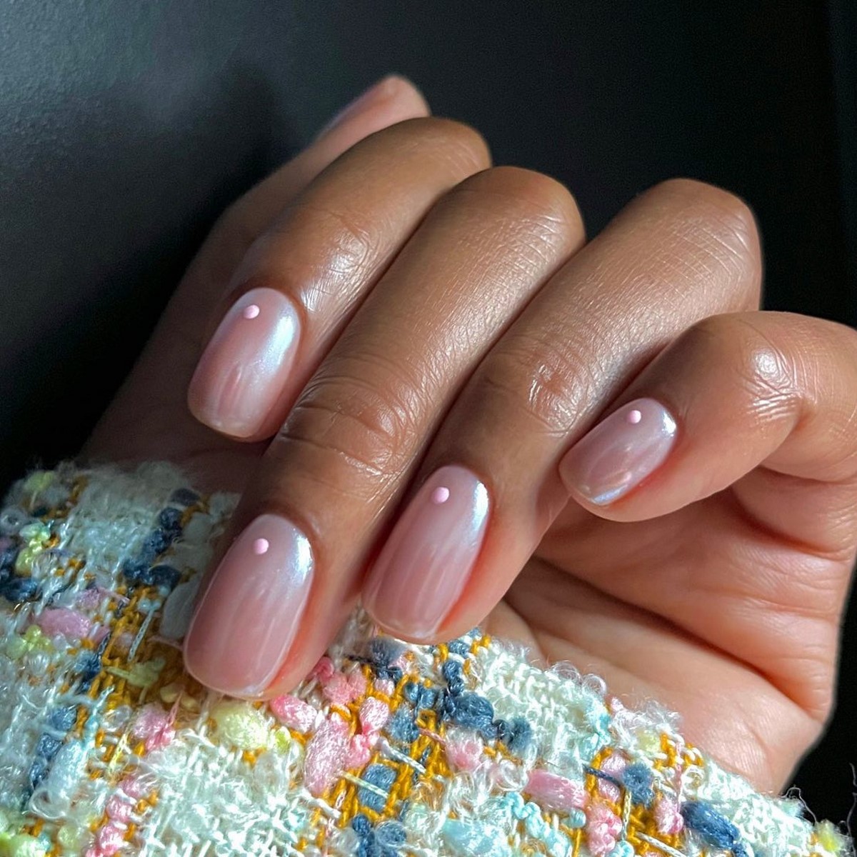 Бархатный маникюр 2026: перелив на ногтях без резкого контраста