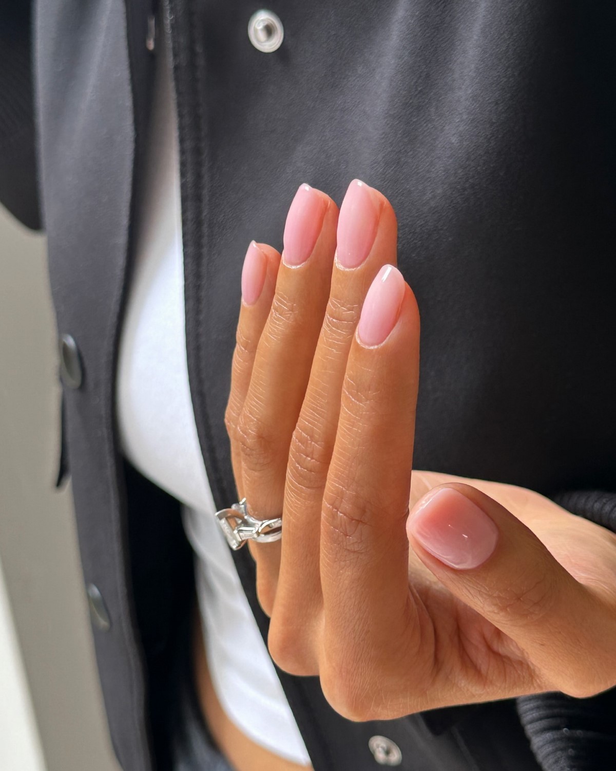 Маникюр 2026: этот оттенок резко вернулся — и теперь он снова в тренде