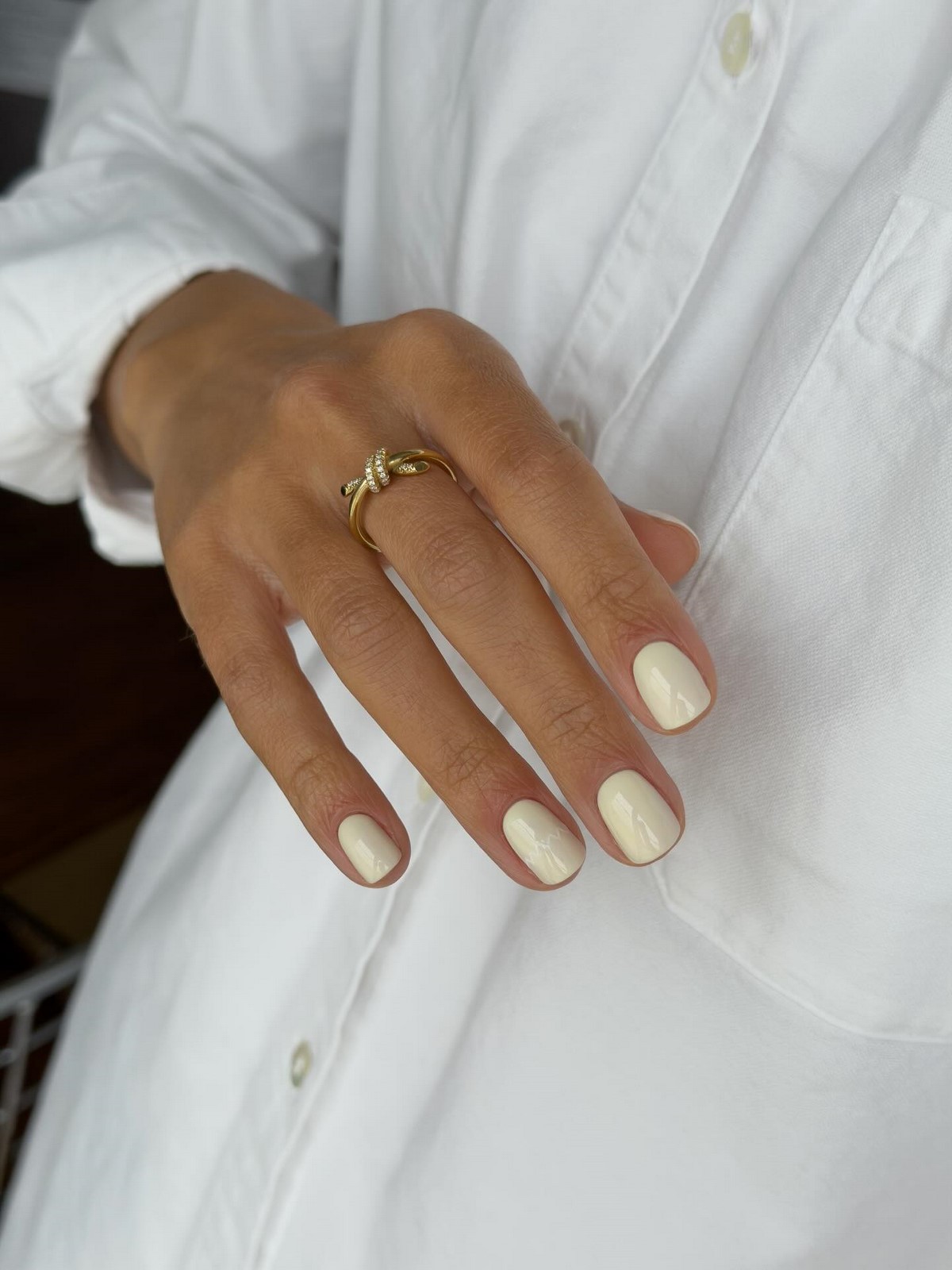 Маникюр на май 2026: какие оттенки и покрытия выглядят по-новому