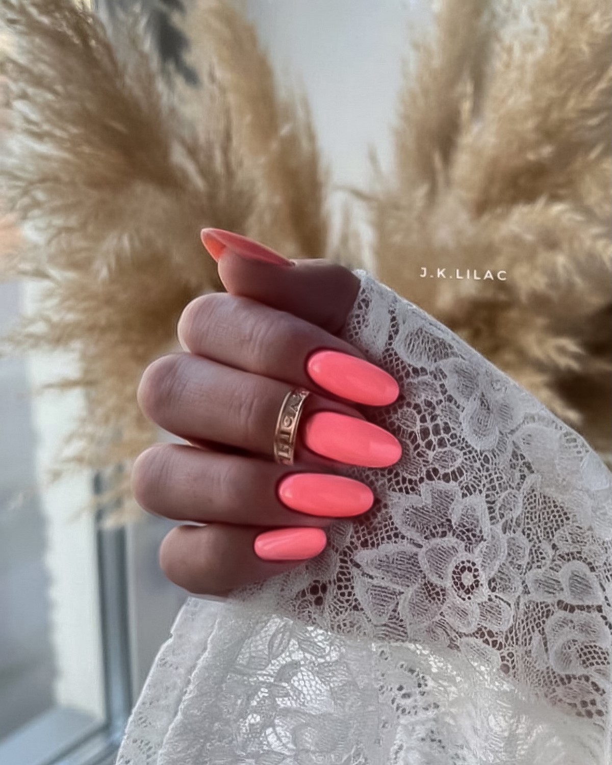 Маникюр 2026: этот яркий оттенок стал популярнее нюда