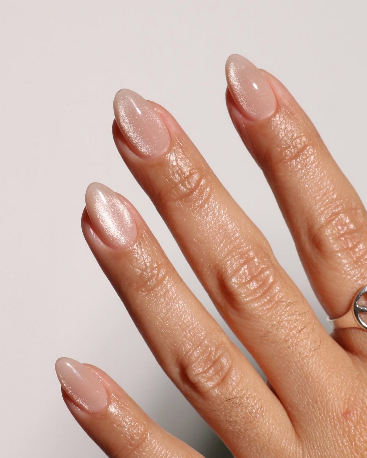 Кошачий глаз в апреле 2026: мягкий перелив цвета