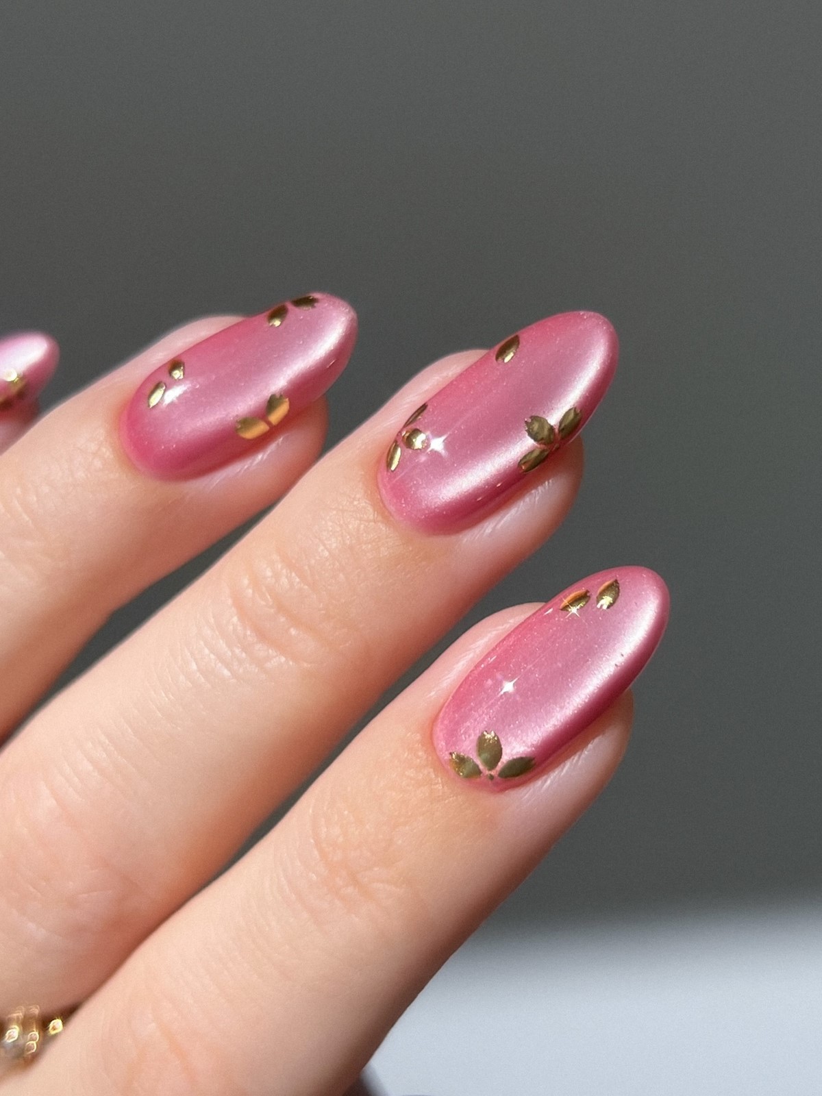 Бархатный маникюр 2026: перелив на ногтях без резкого контраста