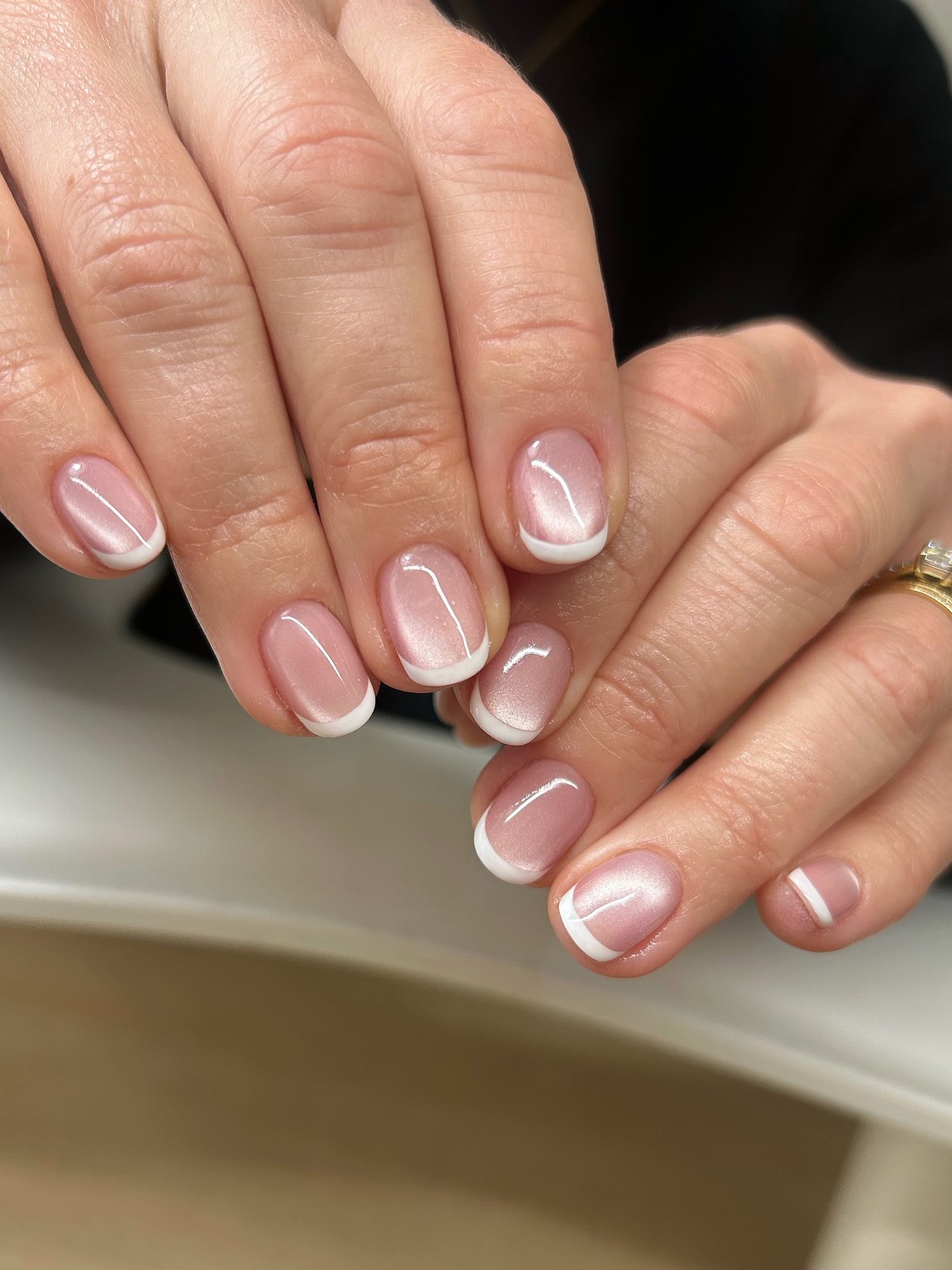 Бархатный маникюр 2026: перелив на ногтях без резкого контраста