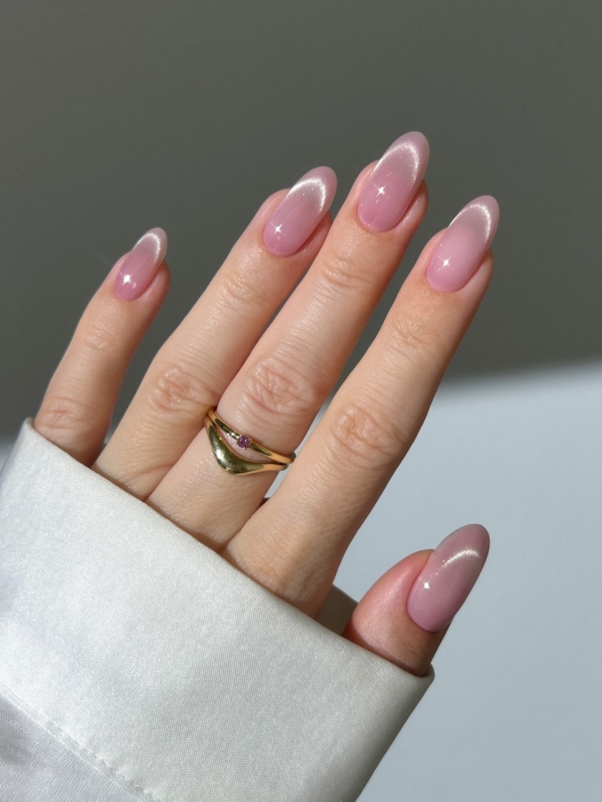 Бархатный маникюр 2026: перелив на ногтях без резкого контраста