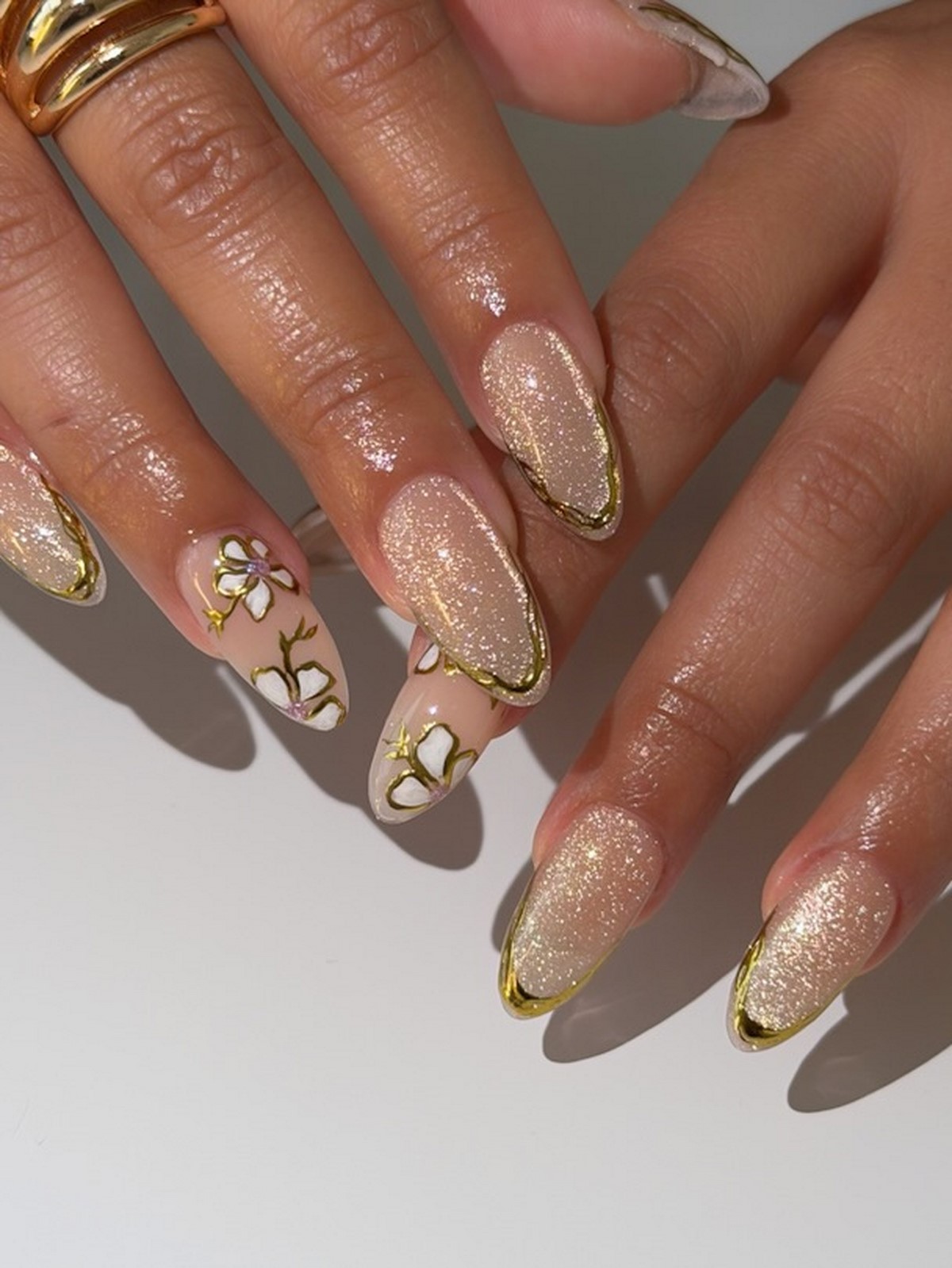 Бархатный маникюр 2026: перелив на ногтях без резкого контраста