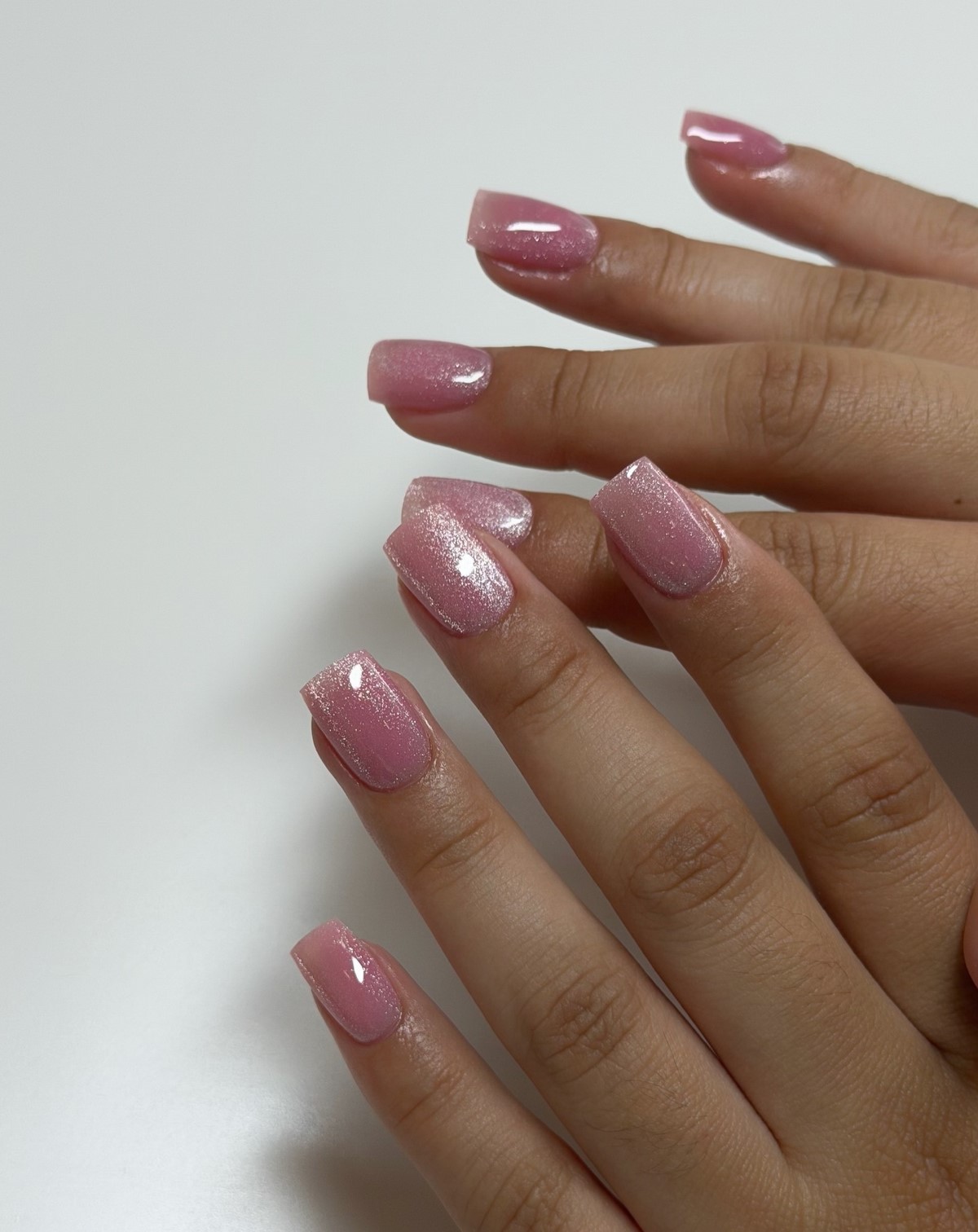 Бархатный маникюр 2026: перелив на ногтях без резкого контраста