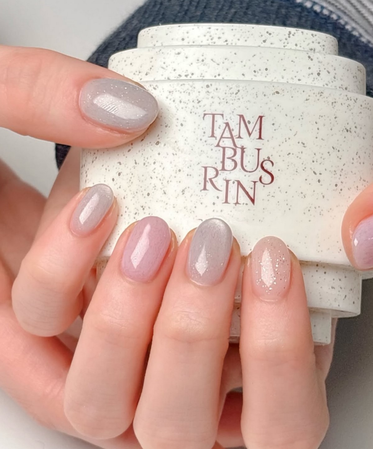 Бархатный маникюр 2026: перелив на ногтях без резкого контраста