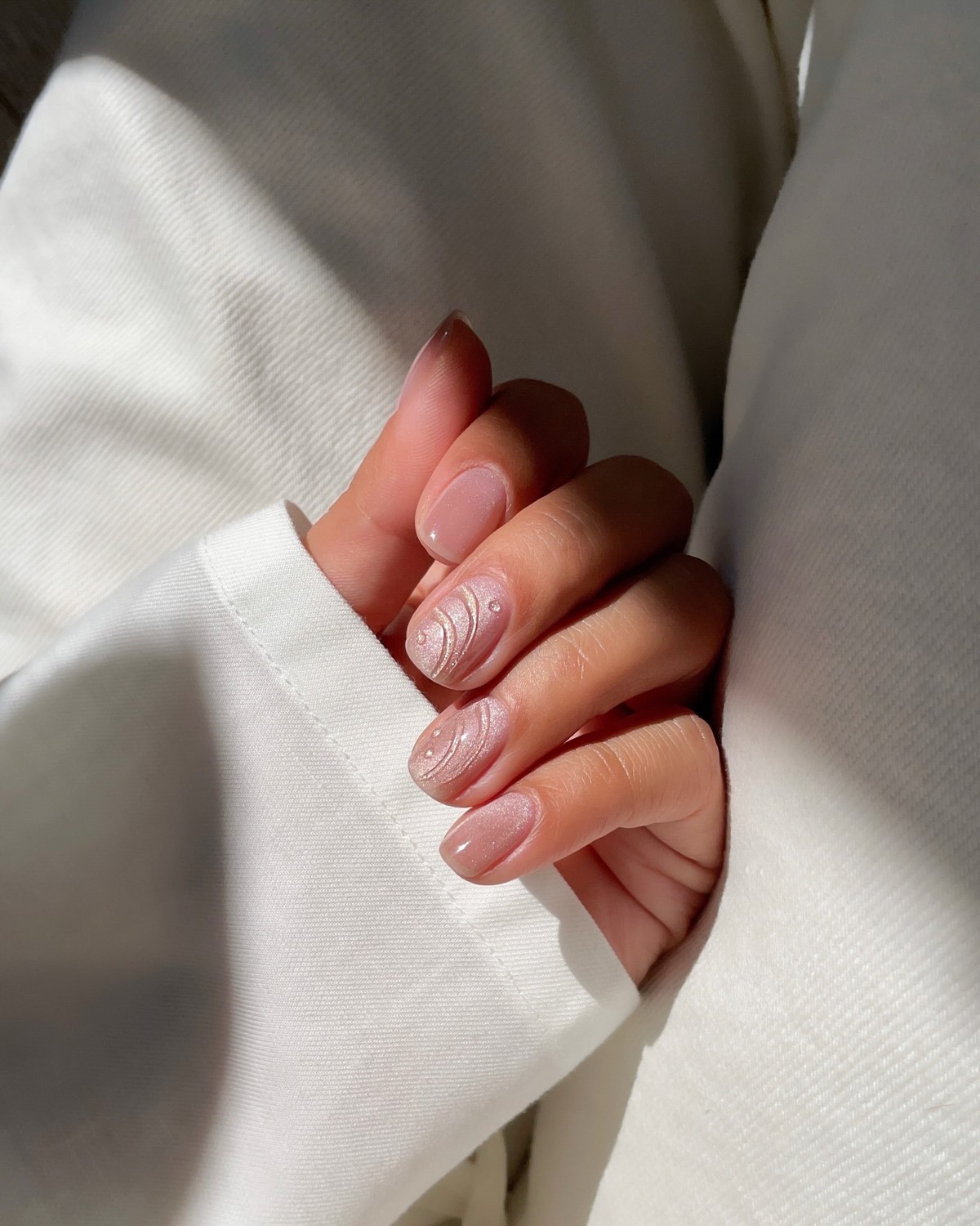 Бархатный маникюр 2026: перелив на ногтях без резкого контраста