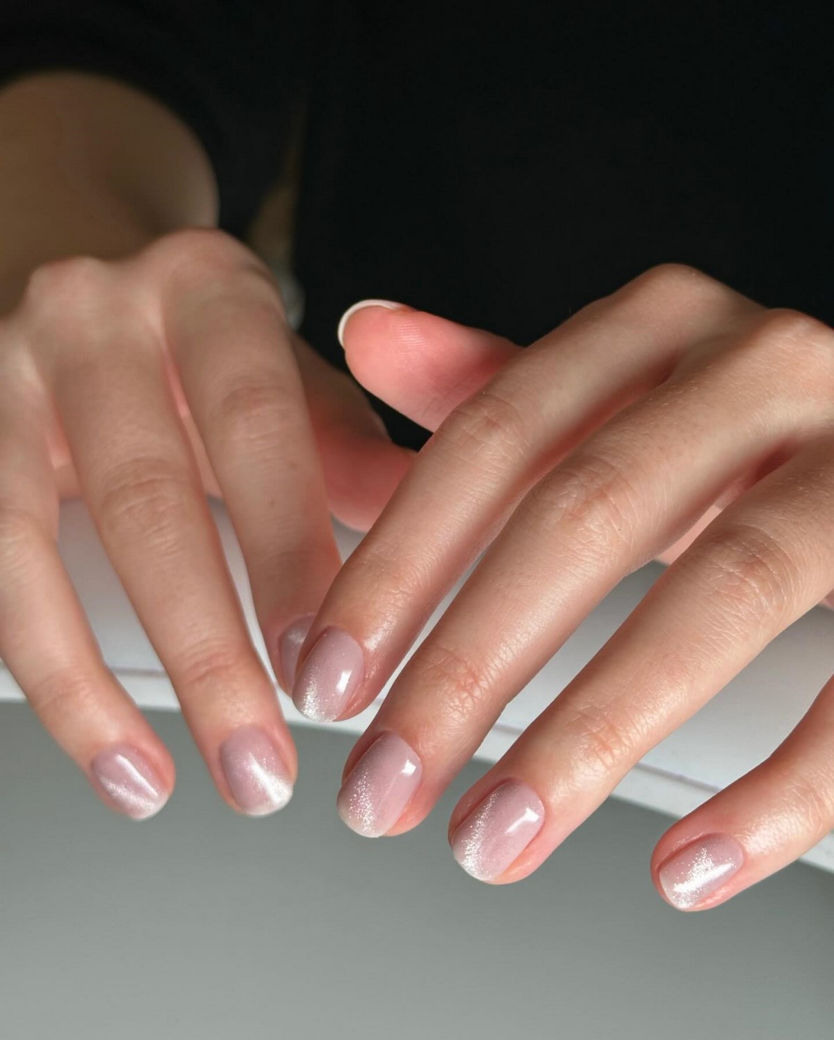 Бархатный маникюр 2026: перелив на ногтях без резкого контраста