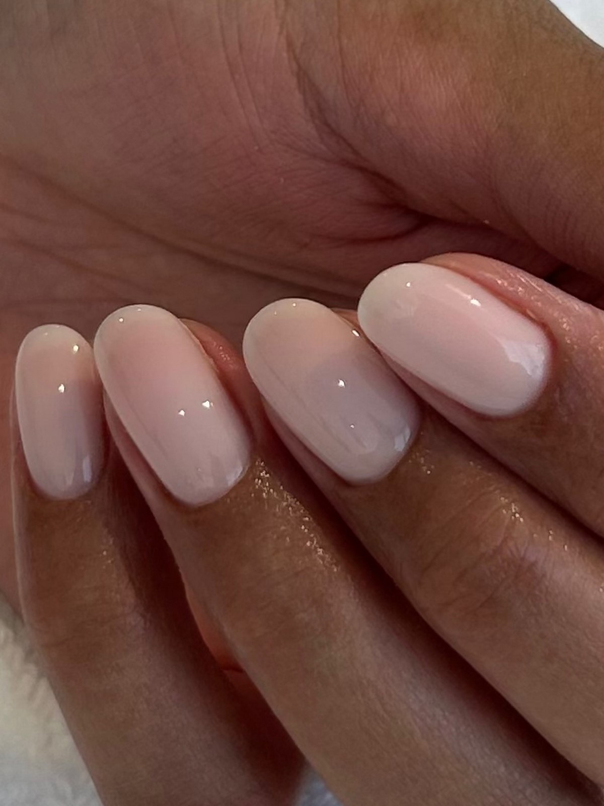 Маникюр 2026: этот тренд сначала не приняли — теперь его делают все