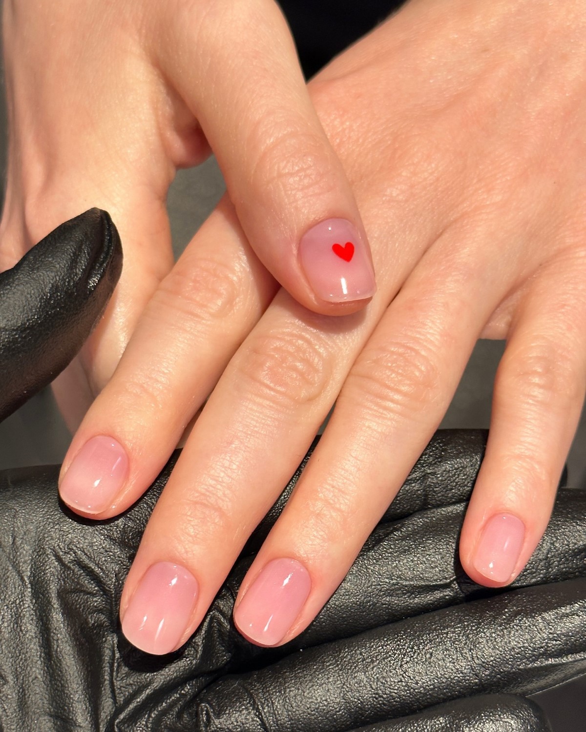 Маникюр 2026: этот тренд сначала не приняли — теперь его делают все