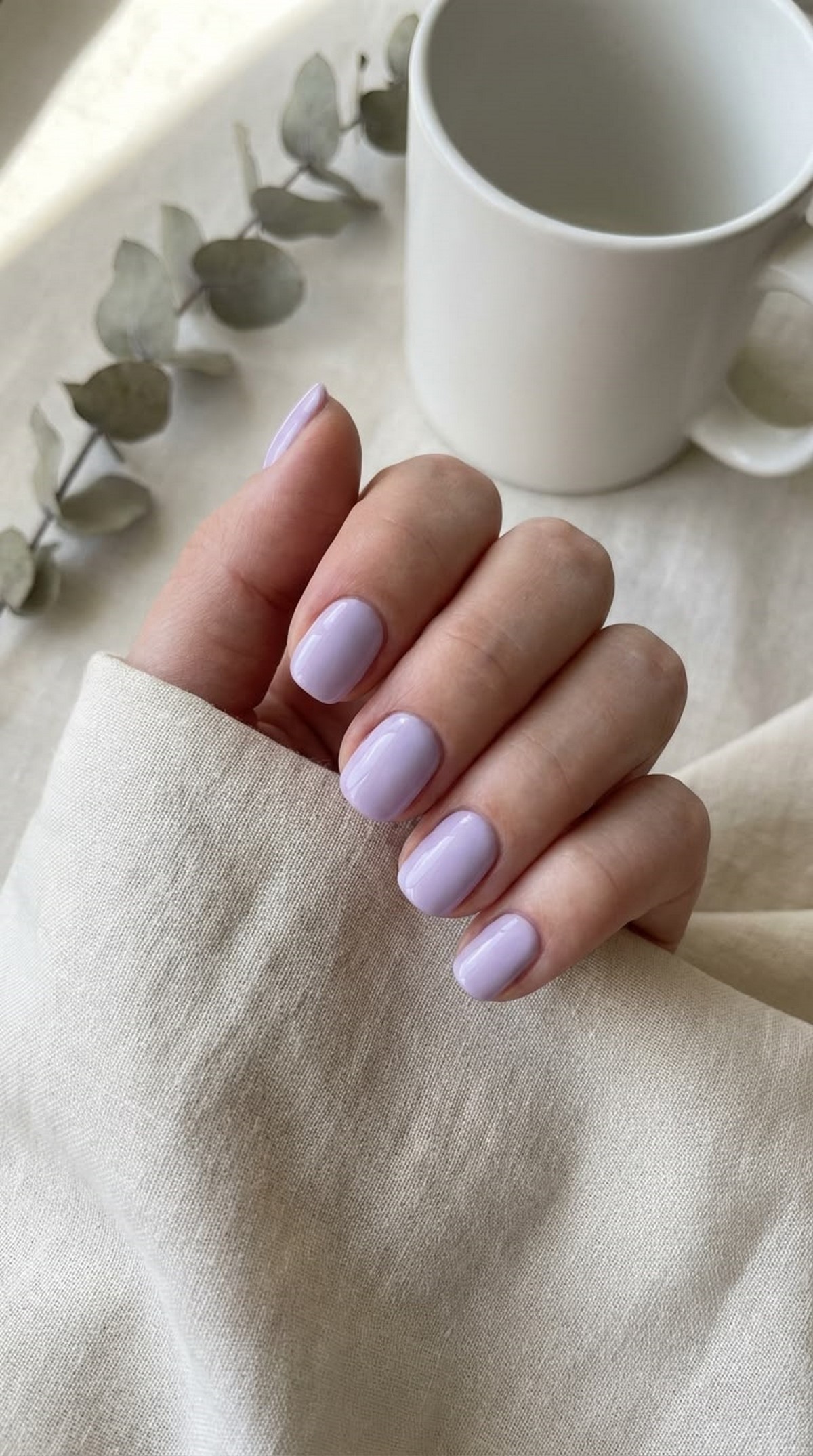 Маникюр апреля 2026: лавандовый цвет на ногтях