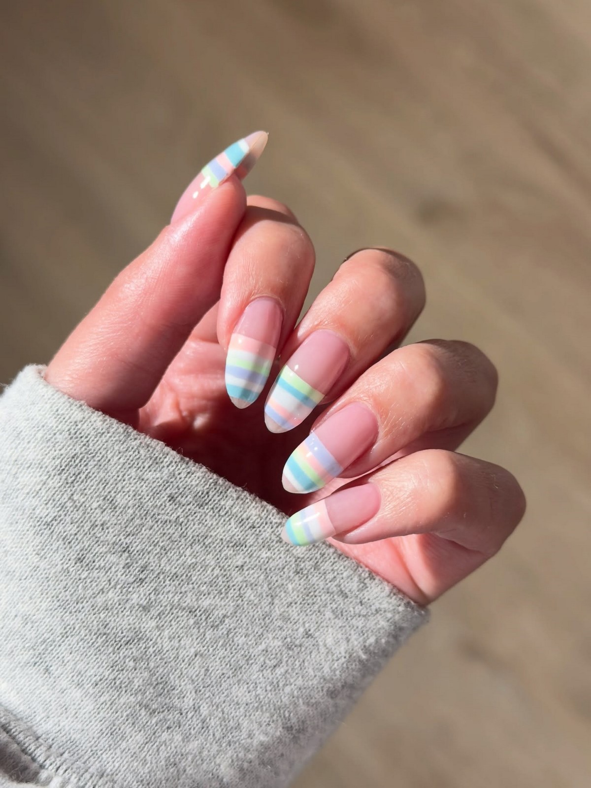 Маникюр на май 2026: какие оттенки и покрытия выглядят по-новому