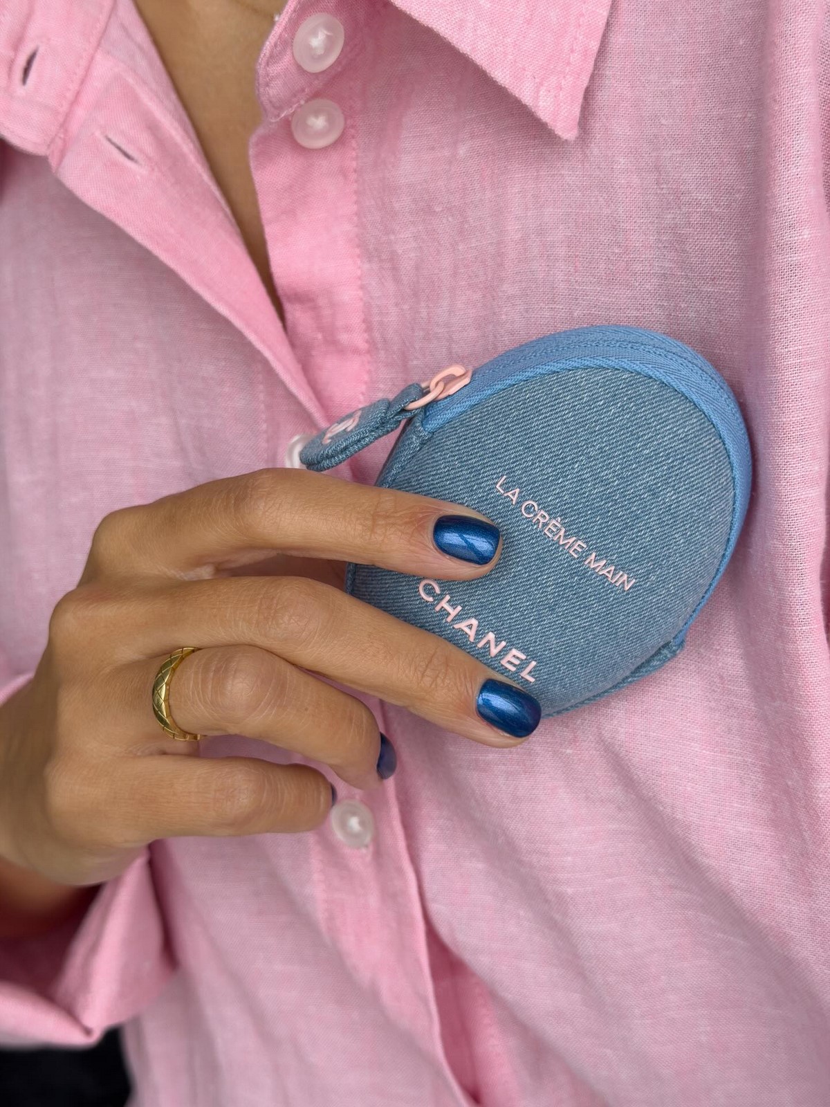 Маникюр на май 2026: какие оттенки и покрытия выглядят по-новому