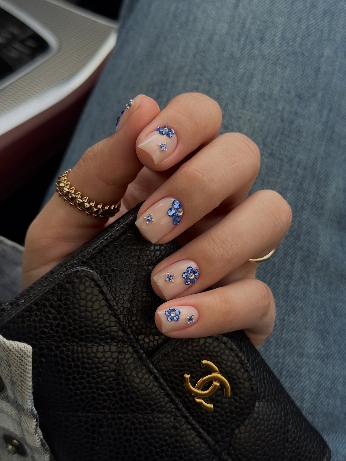 Маникюр на май 2026: какие оттенки и покрытия выглядят по-новому