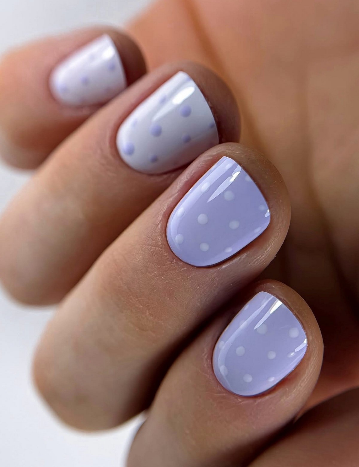 Маникюр на май 2026: какие оттенки и покрытия выглядят по-новому