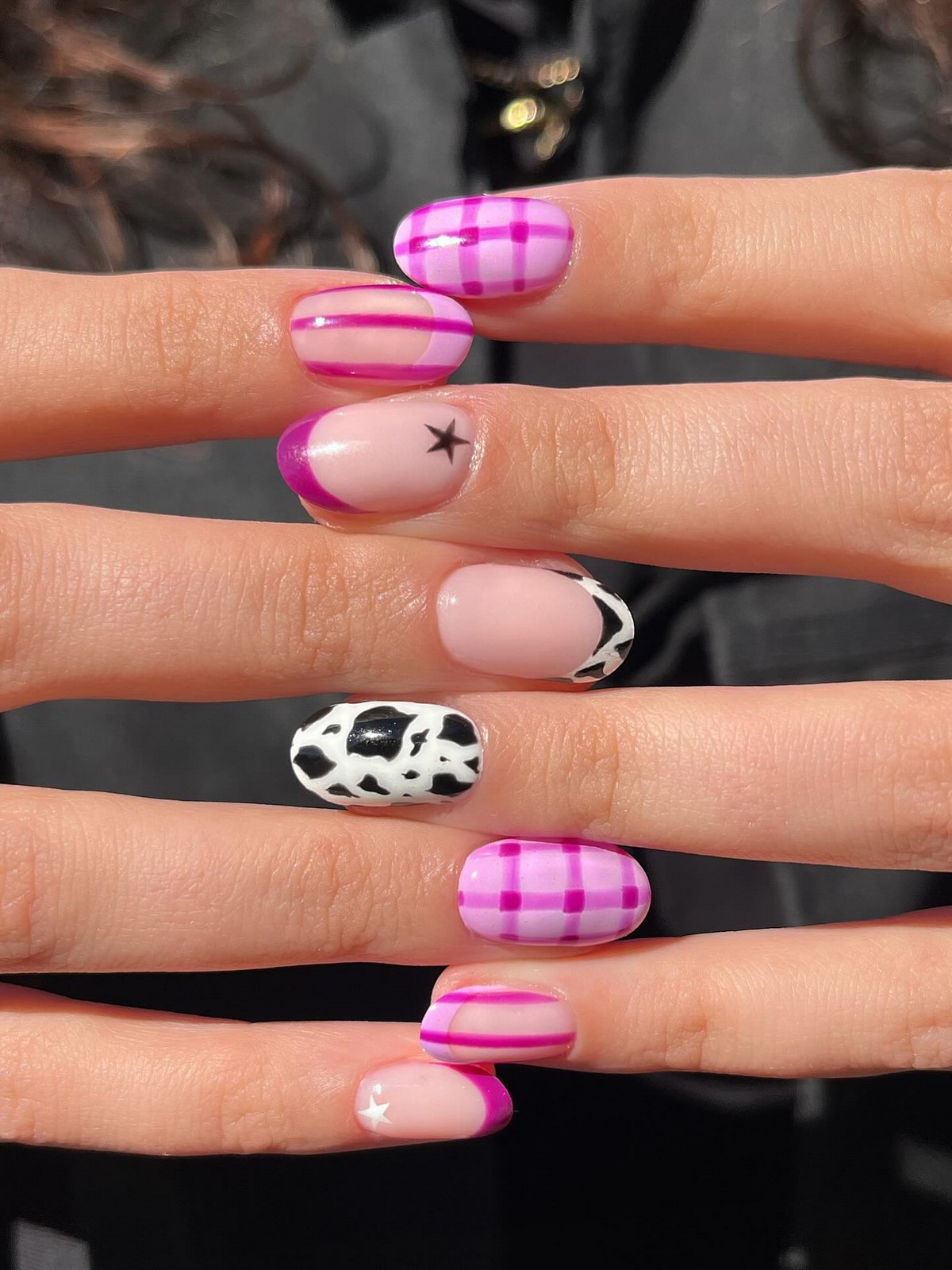 Маникюр на май 2026: какие оттенки и покрытия выглядят по-новому