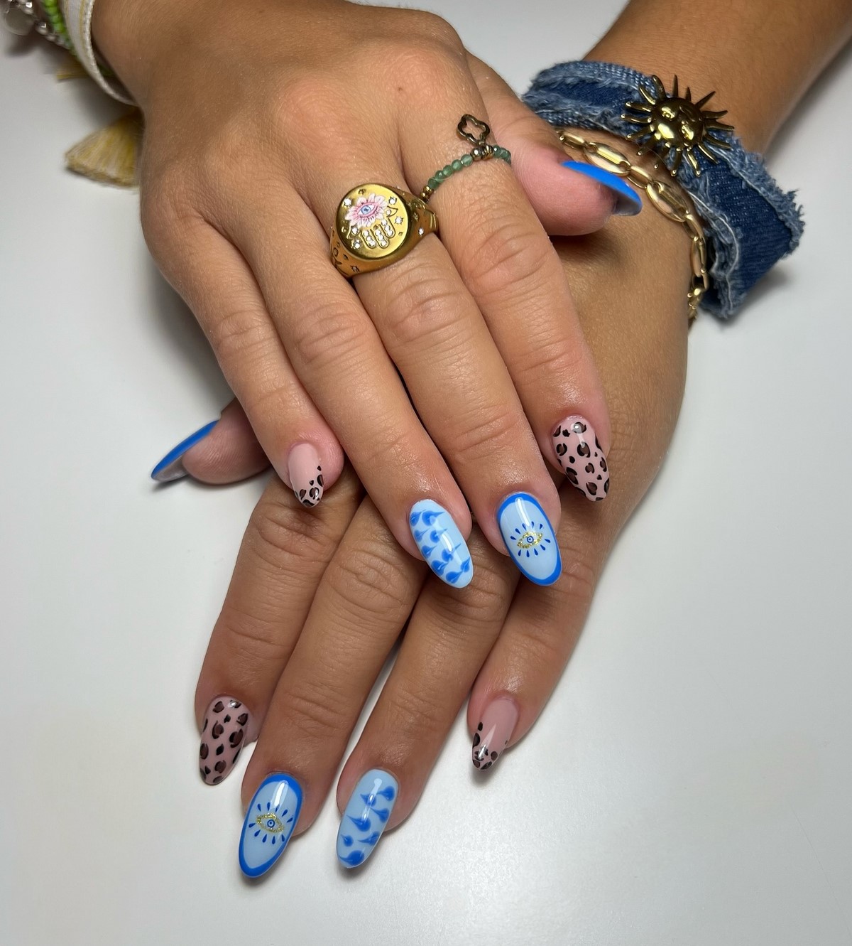 Маникюр на май 2026: какие оттенки и покрытия выглядят по-новому