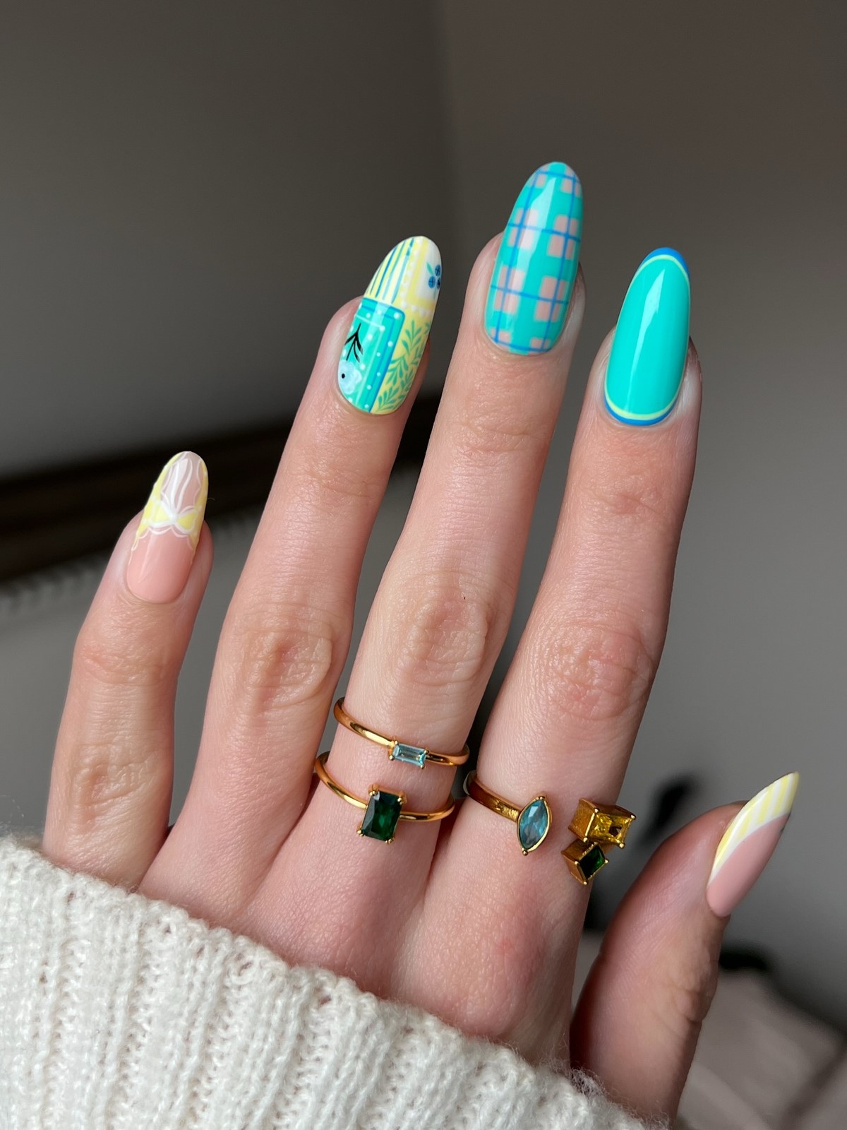 Маникюр на май 2026: какие оттенки и покрытия выглядят по-новому