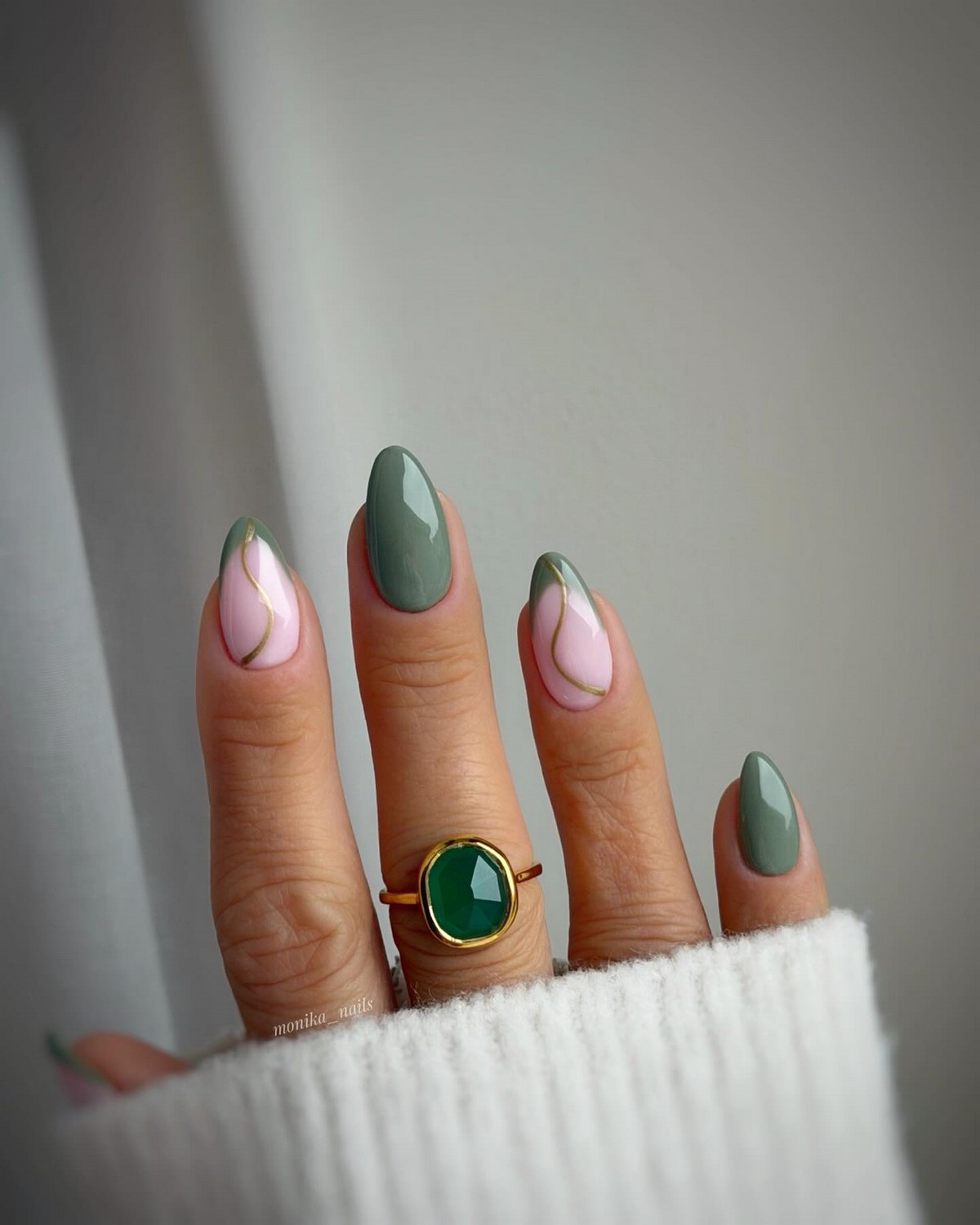 Маникюр с тонкой линией: аккуратный акцент на ногтях