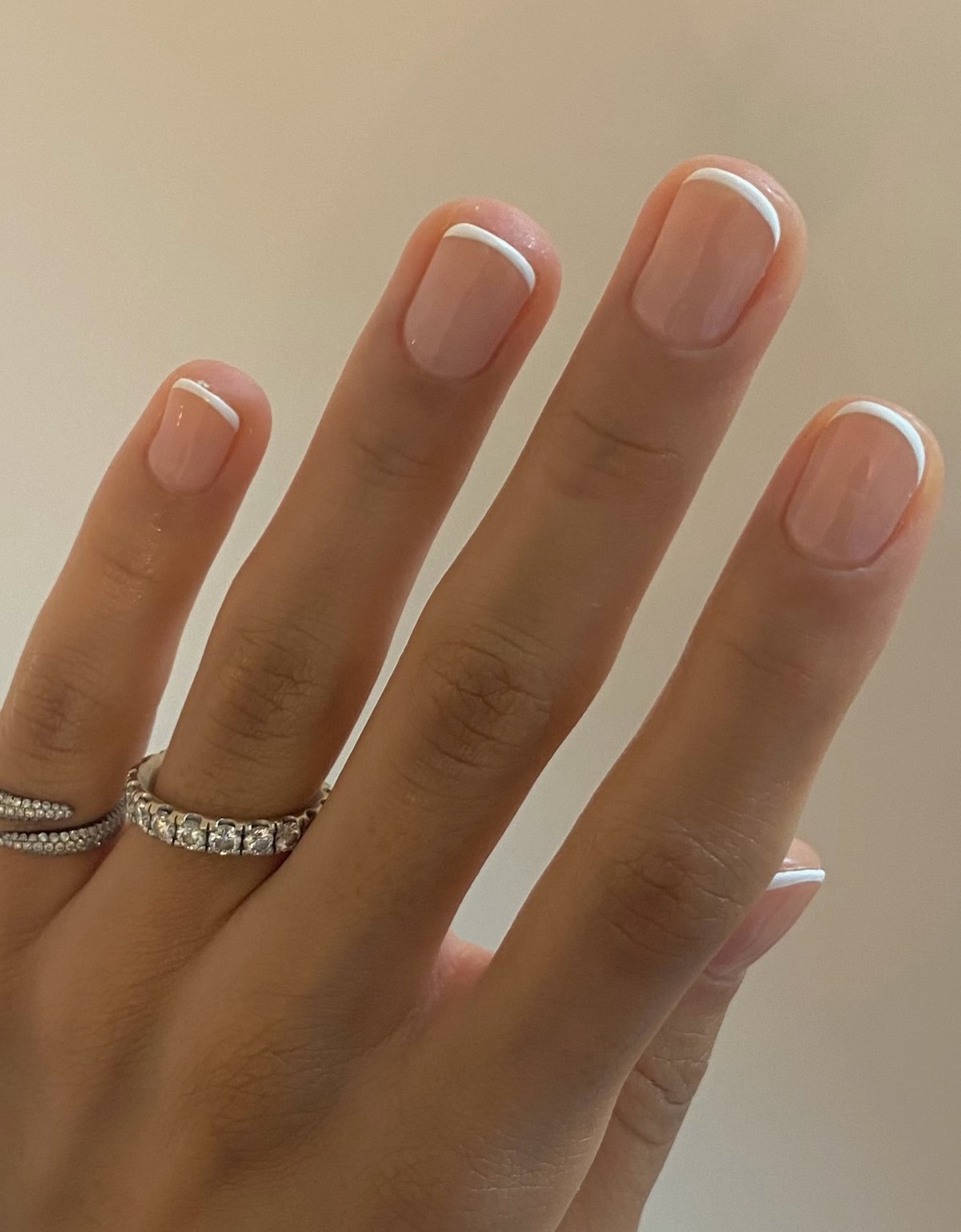 Френч апреля 2026: новый вид классического маникюра