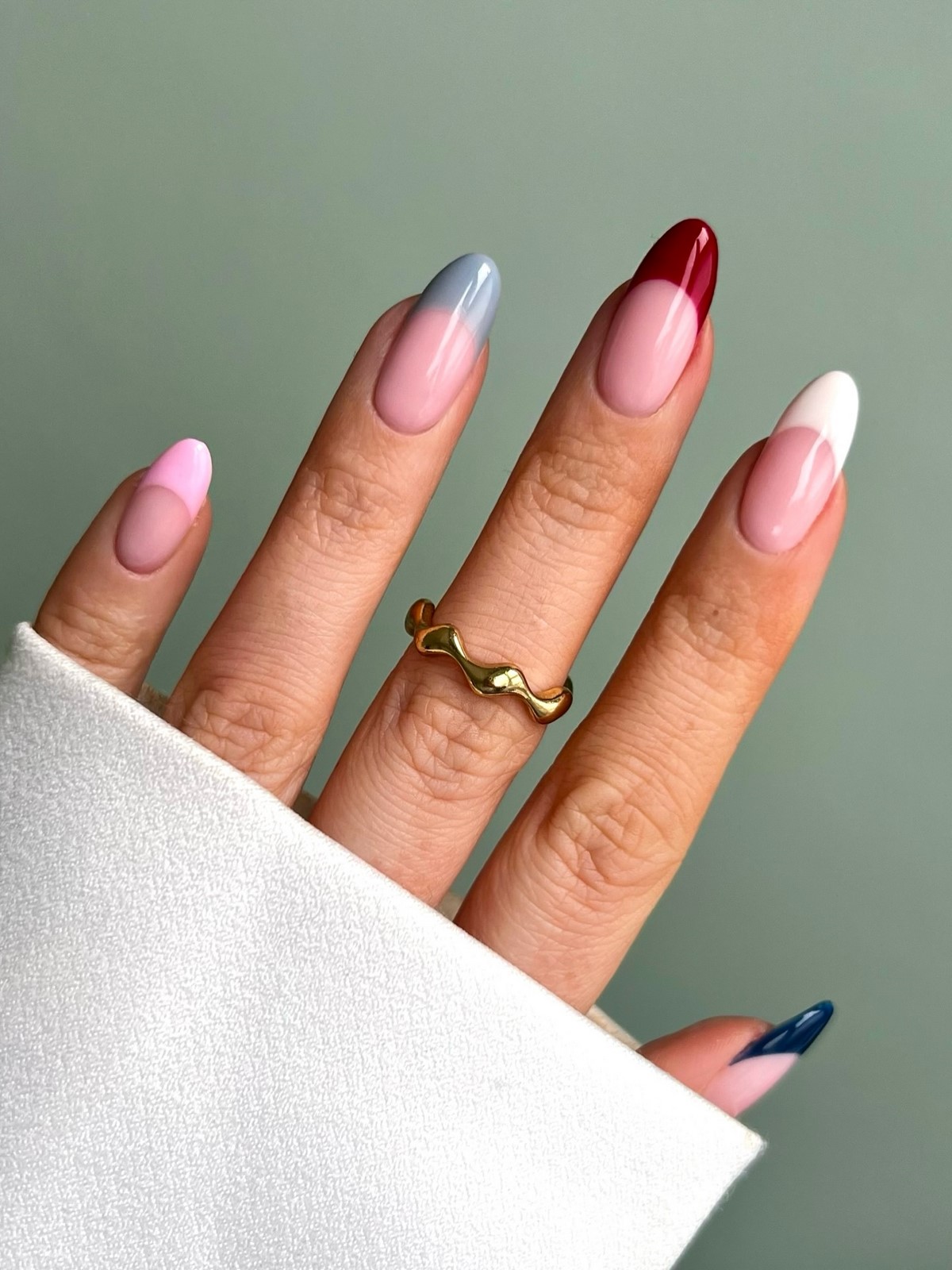 Френч апреля 2026: новый вид классического маникюра